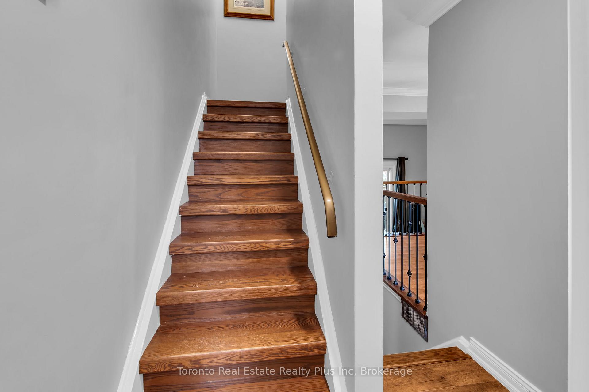 3 Bedrooms Condo at 400 Bloor, Mississauga For sale