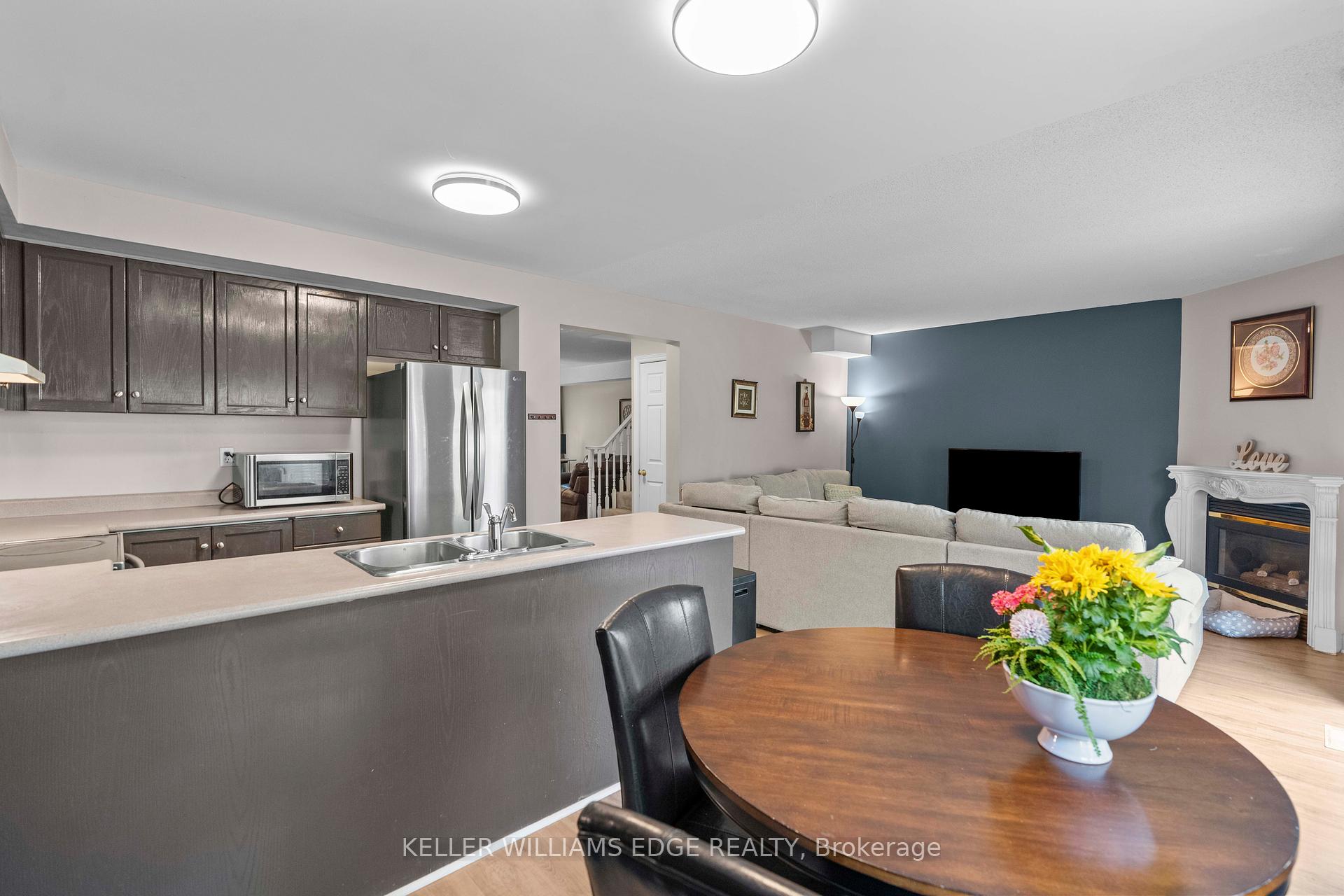 3 Bedrooms Condo at 320 Hamilton, Hamilton For sale