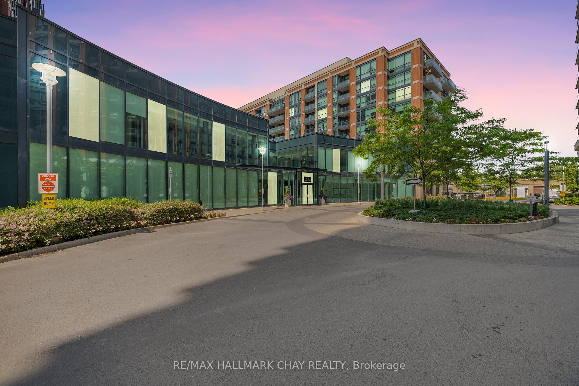 3 Bedrooms Condo at 525 Wilson, Toronto For sale