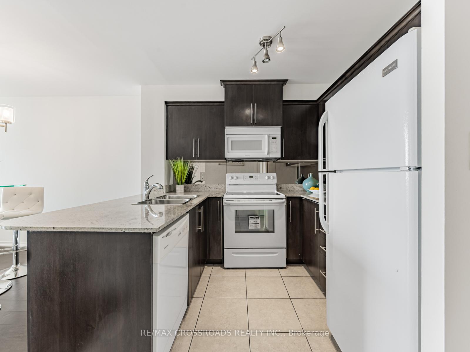 2 Bedrooms Condo at 6 Rosebank, Toronto For sale