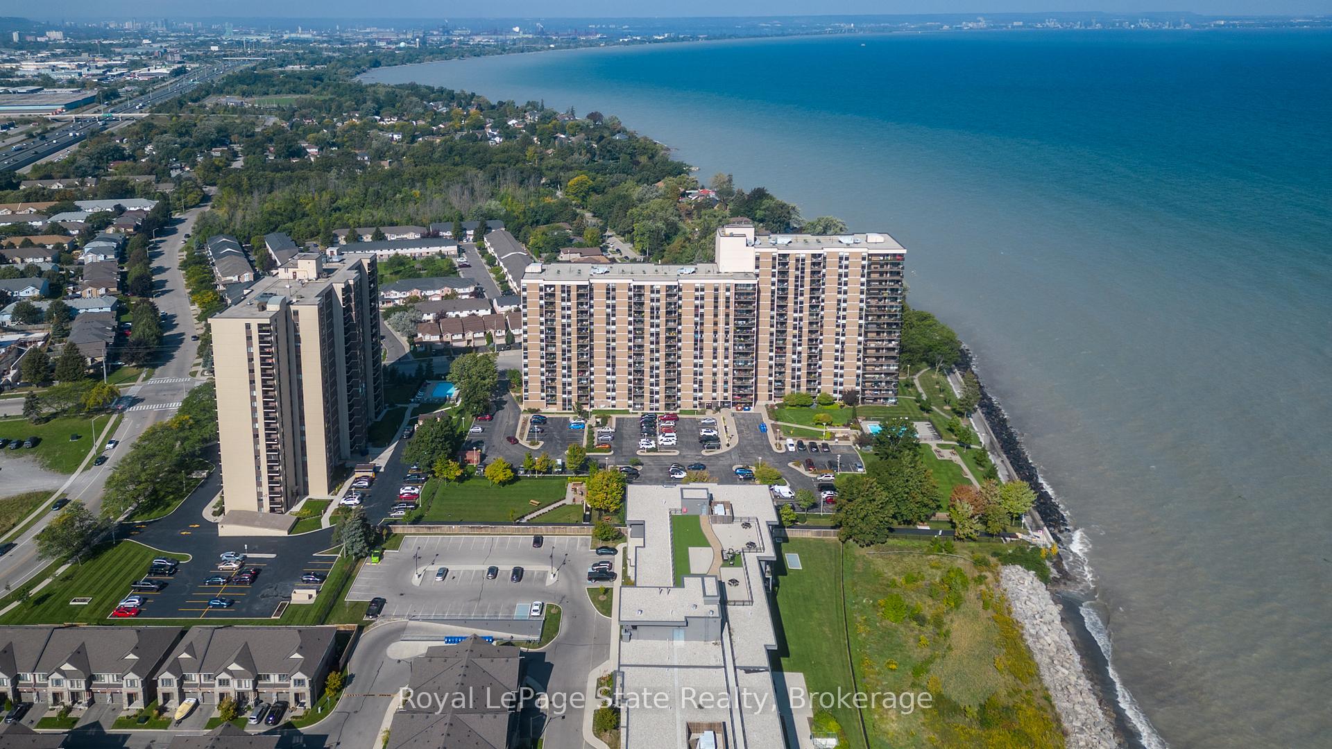 2 Bedrooms Condo at 500 Green,  Hamilton For sale