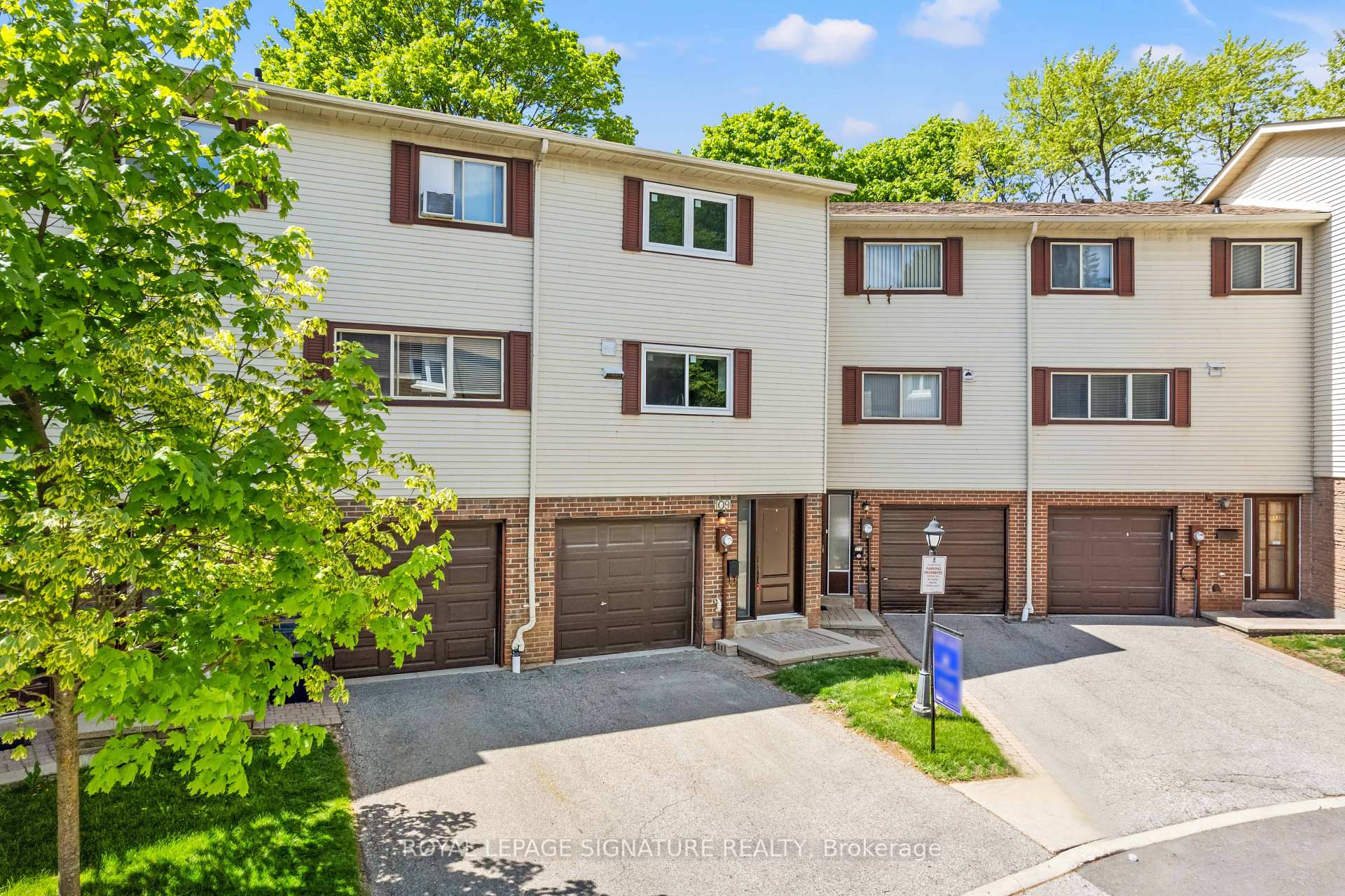 4 Bedrooms Condo at 109 Jenny Wrenway, Toronto For sale