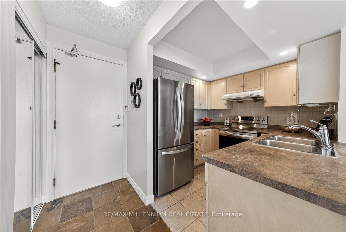 2 Bedrooms Condo at 125 Omni, Toronto For sale
