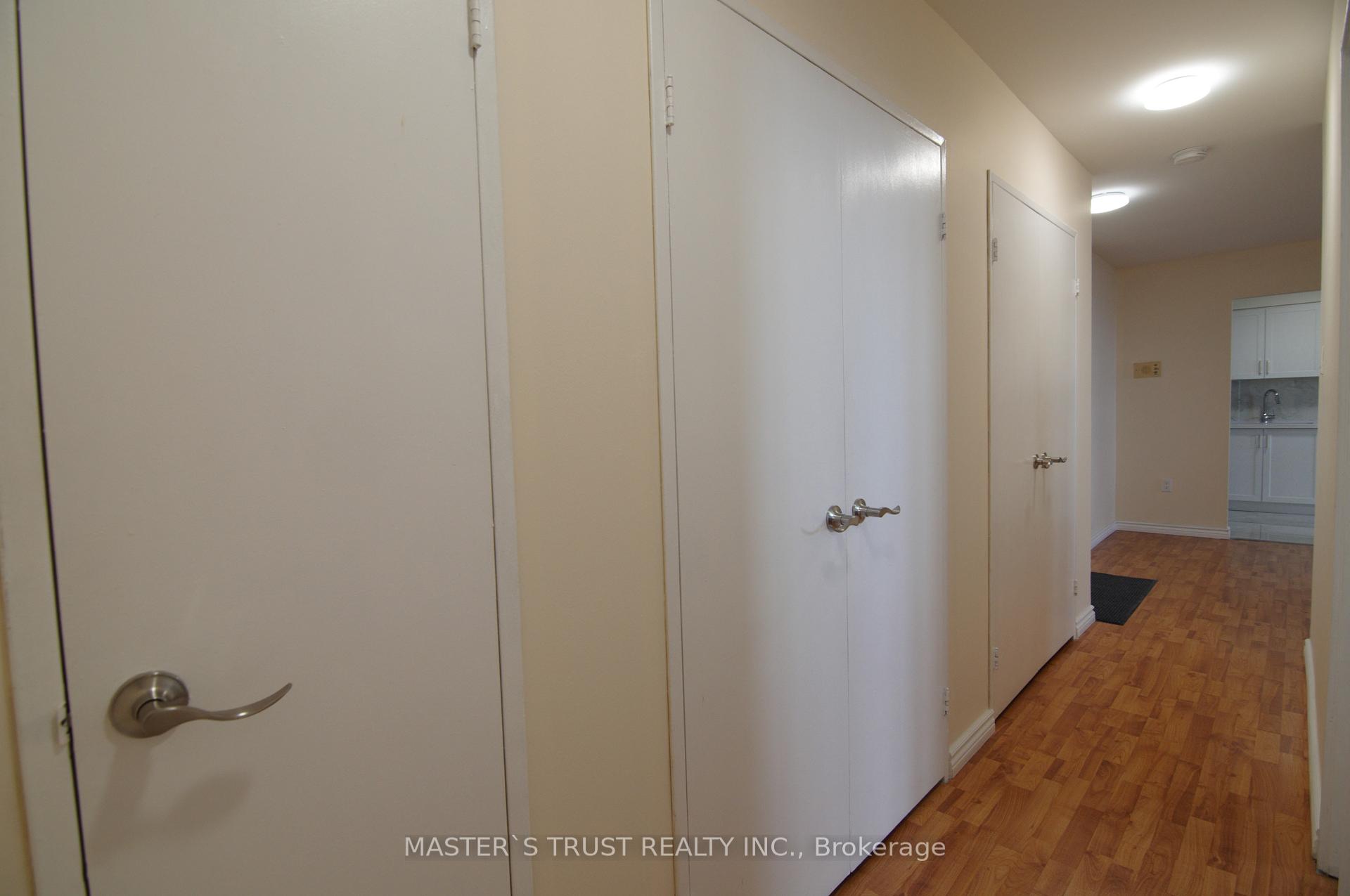 2 Bedrooms Condo at 100 Dundalk, Toronto For sale