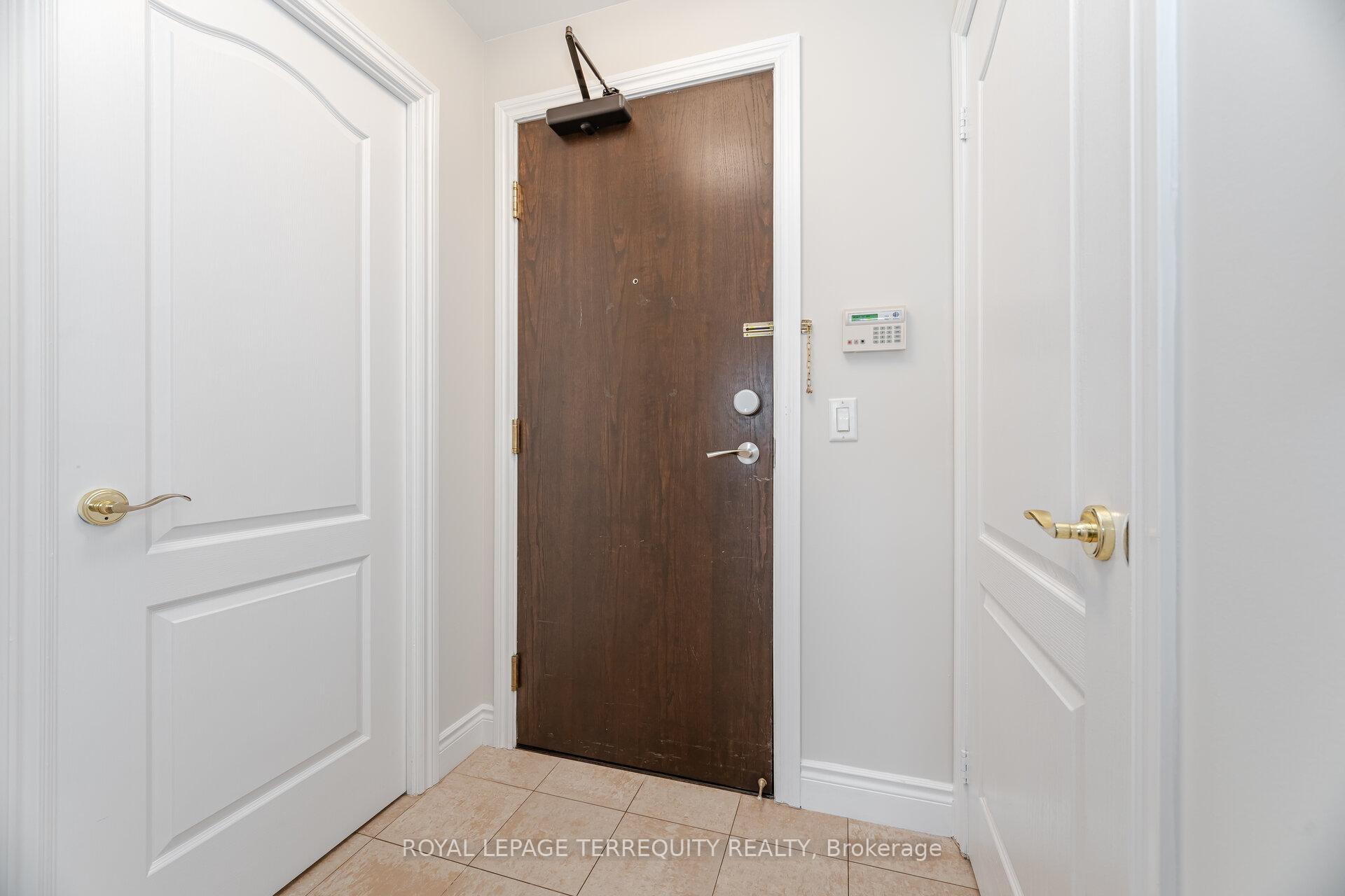 2 Bedrooms Condo at 1101 Leslie,  Toronto For sale