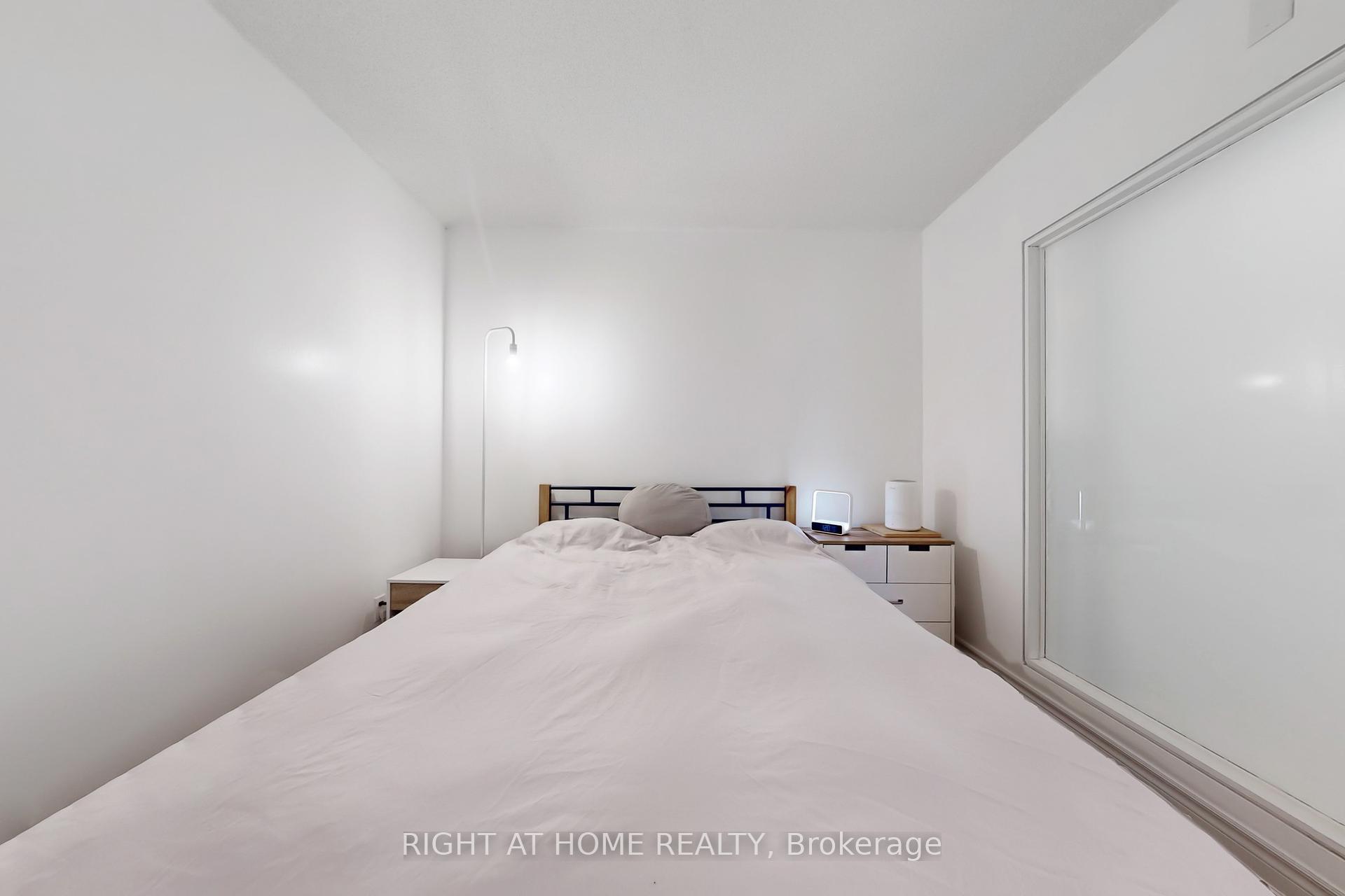 1 Bedroom Condo at 75 Dalhousie, Toronto For sale