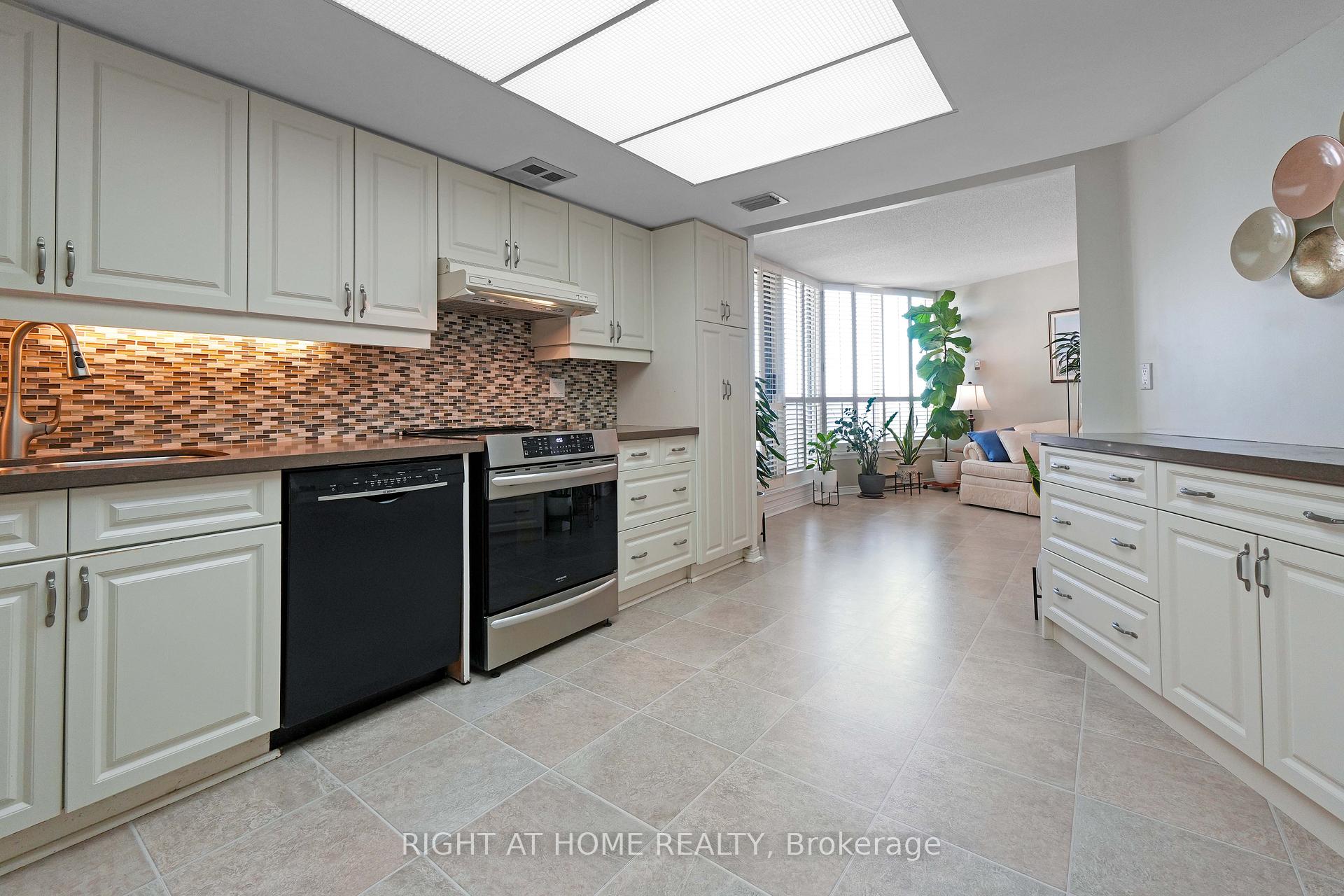 3 Bedrooms Condo at 20 Guildwood, Toronto For sale
