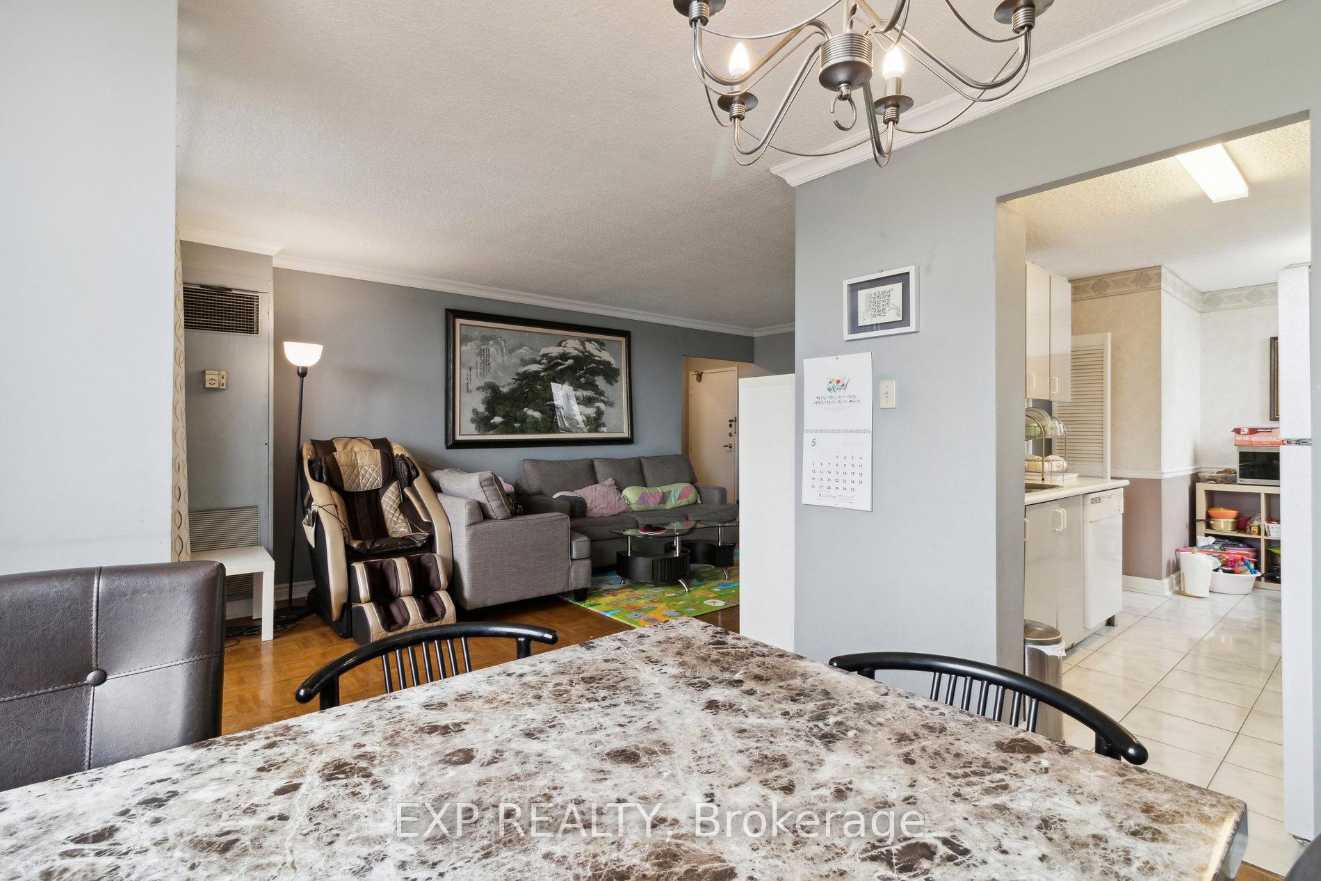 3 Bedrooms Condo at 205 Hilda, Toronto For sale