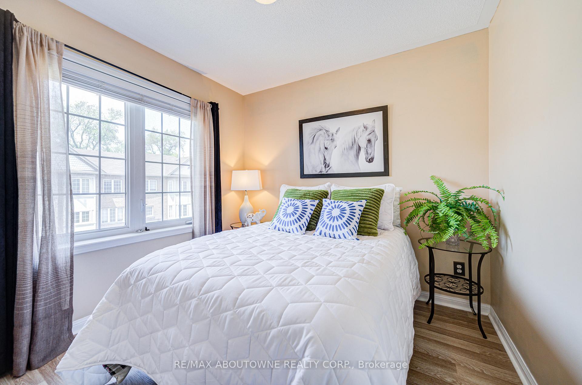 3 Bedrooms Condo at 470 Beach, Hamilton For sale
