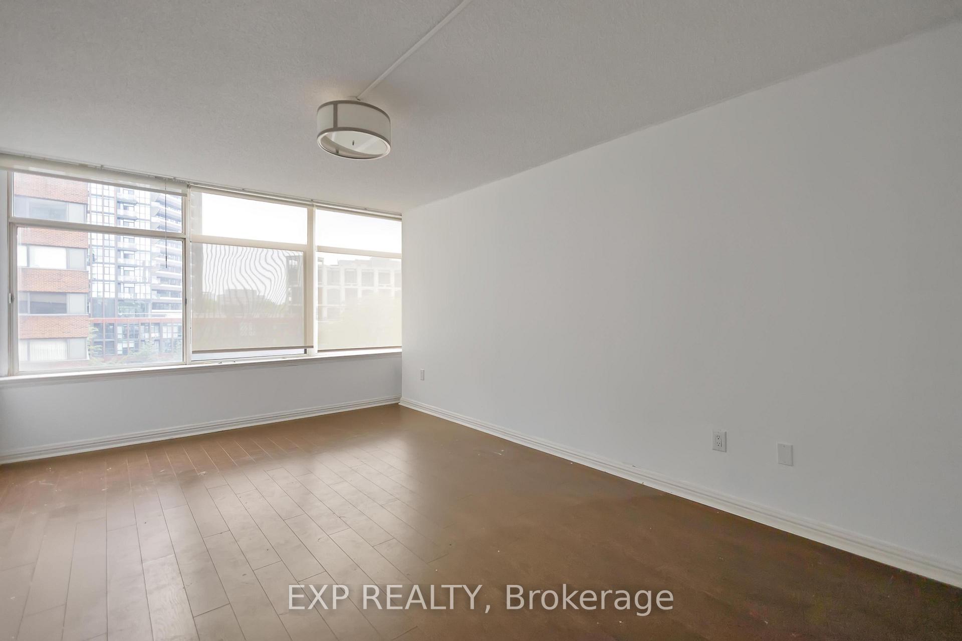 2 Bedrooms Condo at 900 Yonge, Toronto For sale