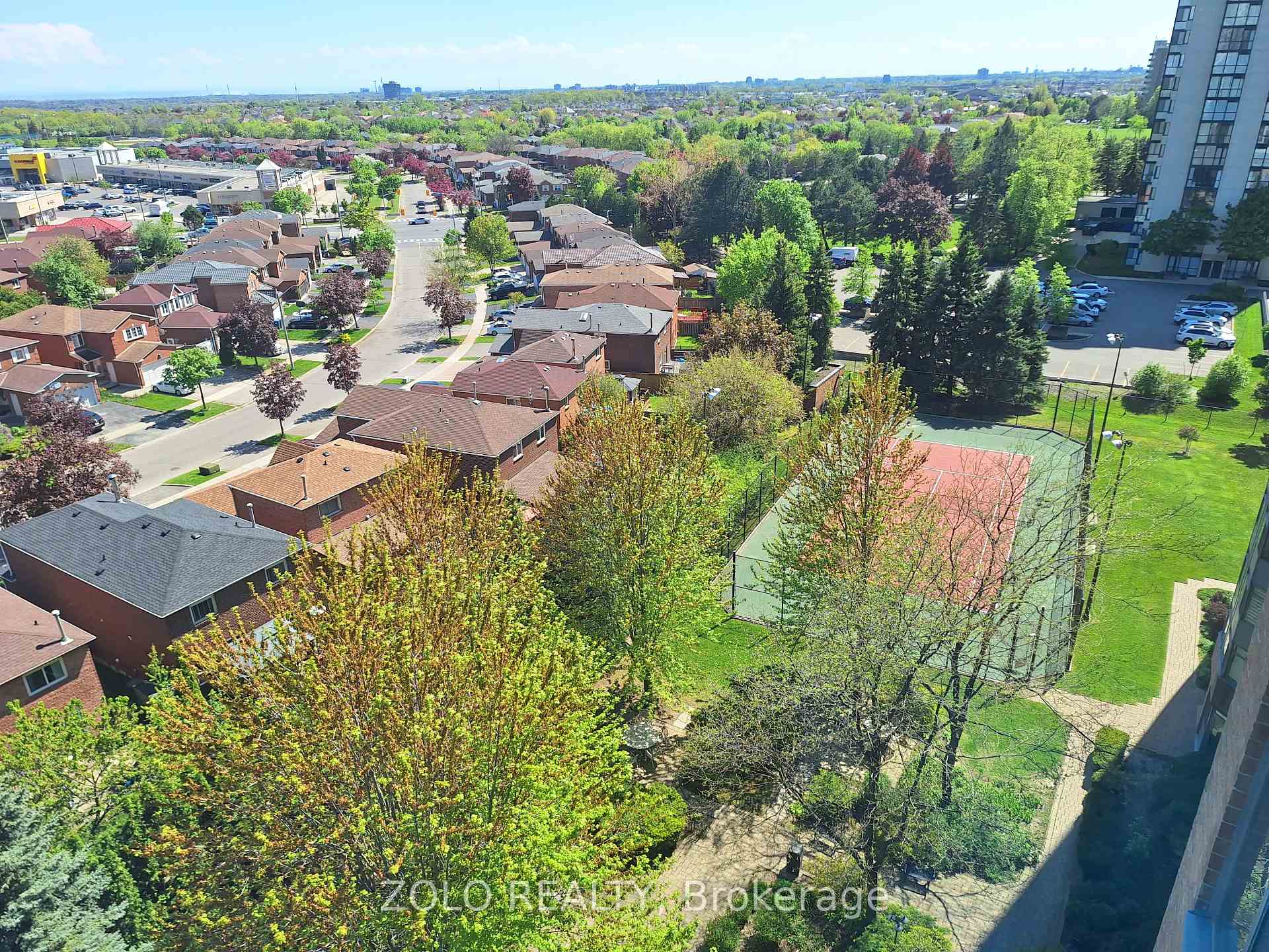 3 Bedrooms Condo at 300 Webb, Mississauga For sale