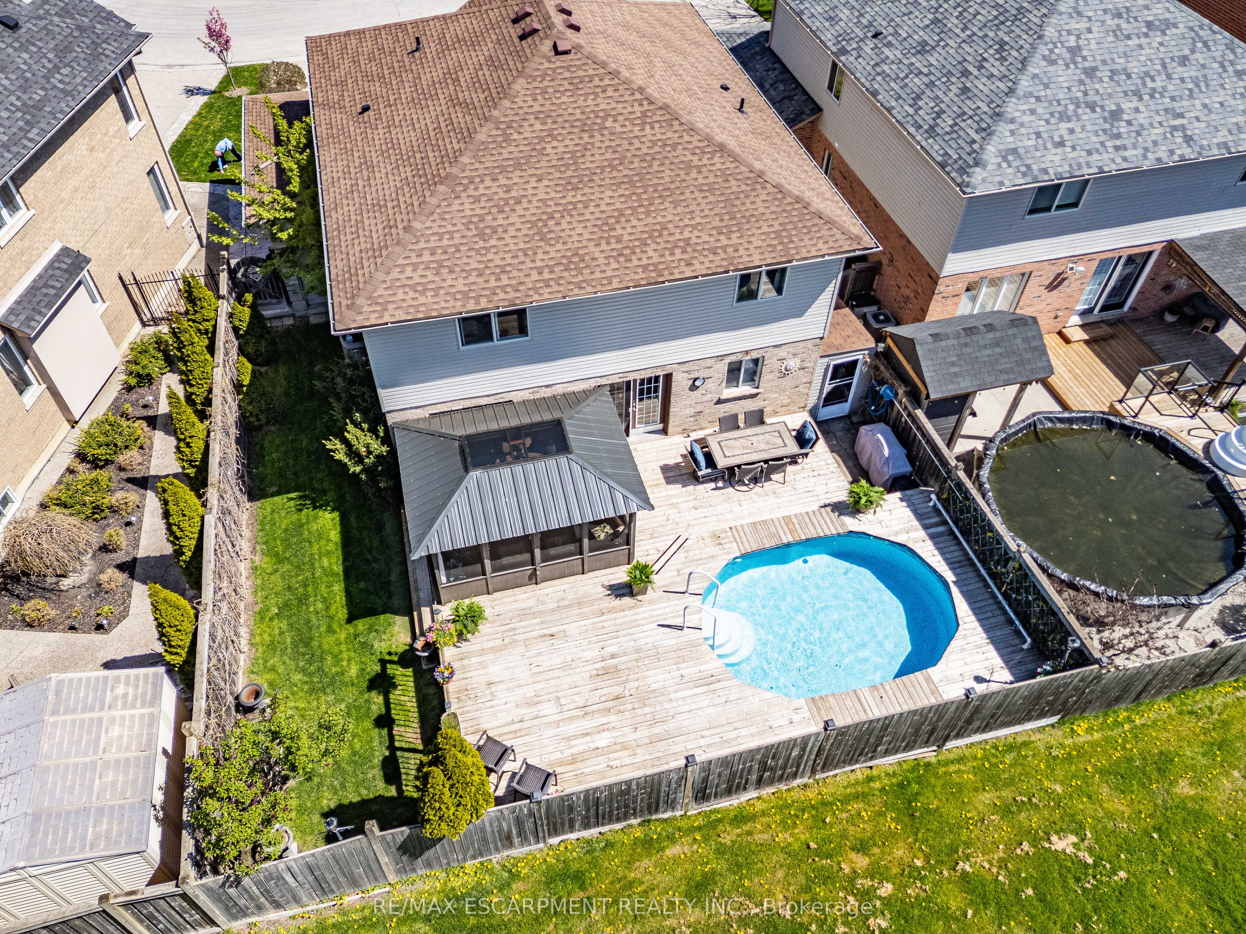 28 Edgecroft Crescent