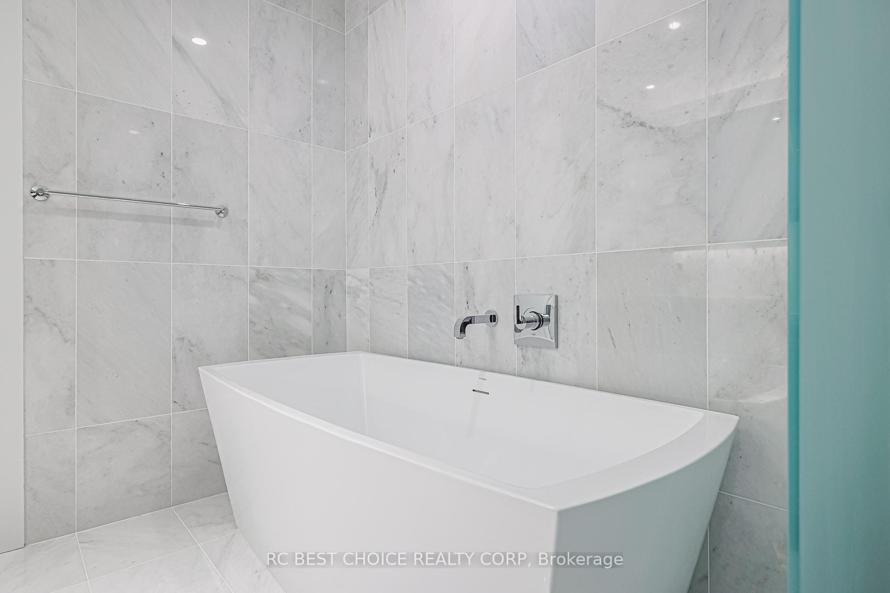 3 Bedrooms Condo at 455 Wellington, Toronto For sale