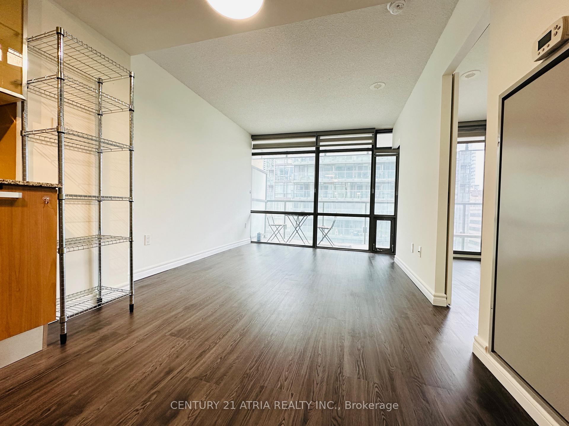 2 Bedrooms Condo at 37 Grosvenor,  Toronto For sale