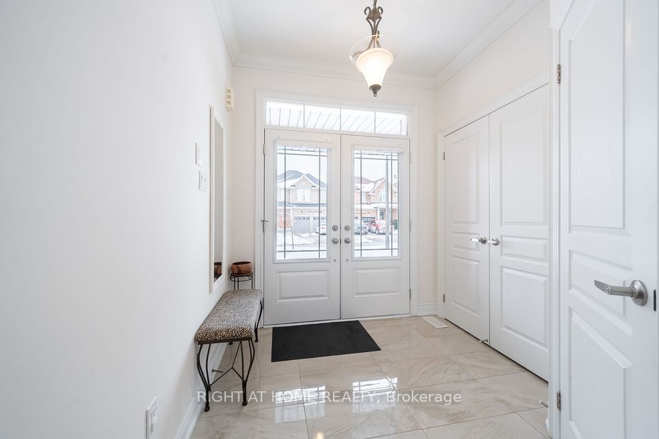 82 John Link Avenue, Georgina, ON L0E 1R0