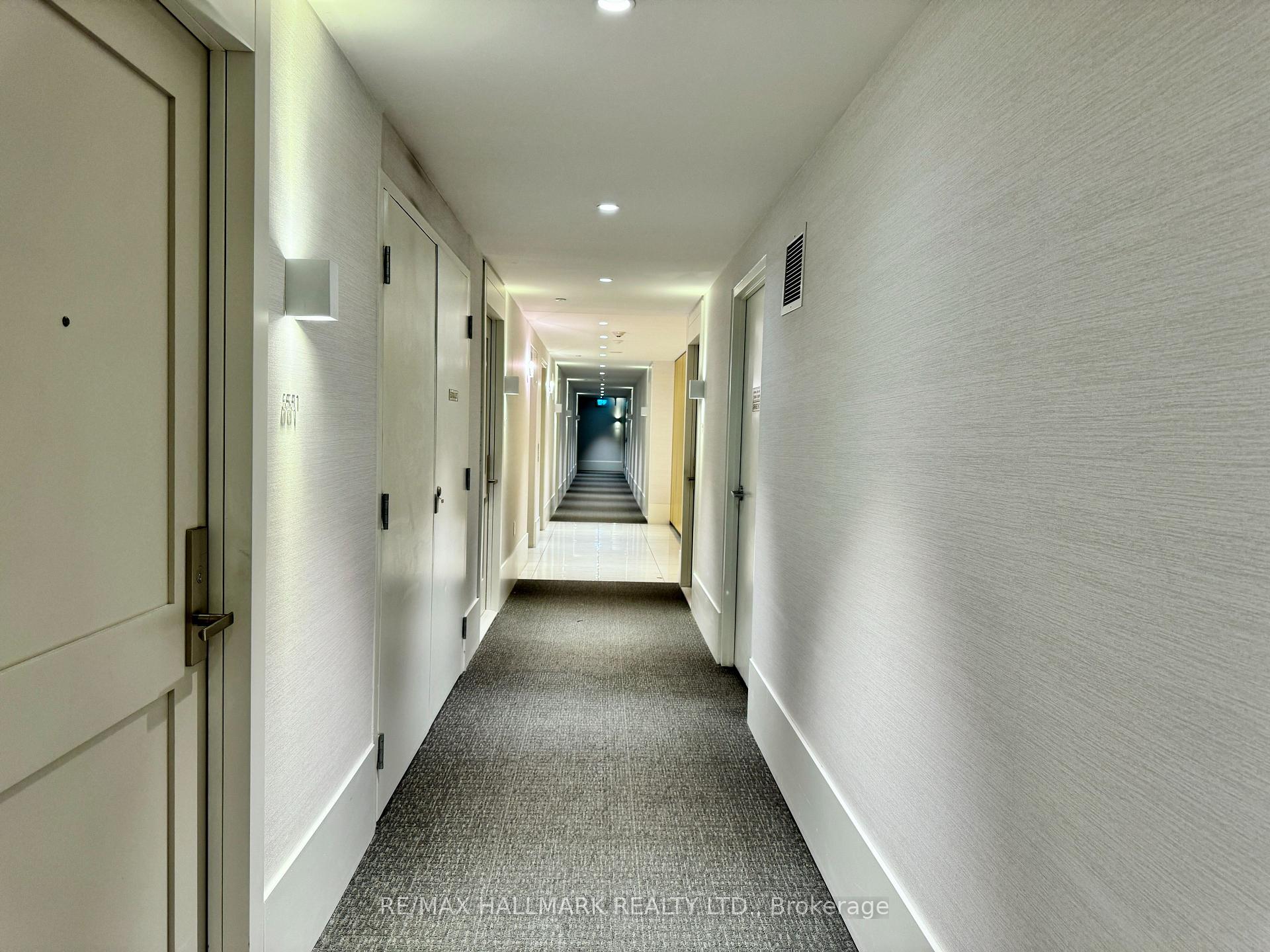 2 Bedrooms Condo at 26 Gibbs, Toronto For sale
