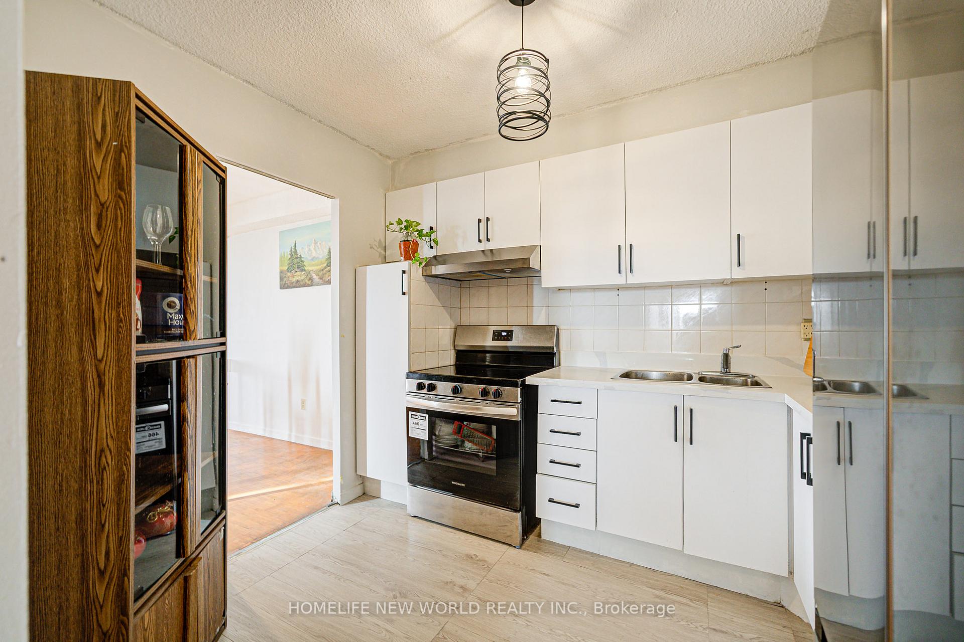 3 Bedrooms Condo at 4091 Sheppard Ave E, Toronto For sale