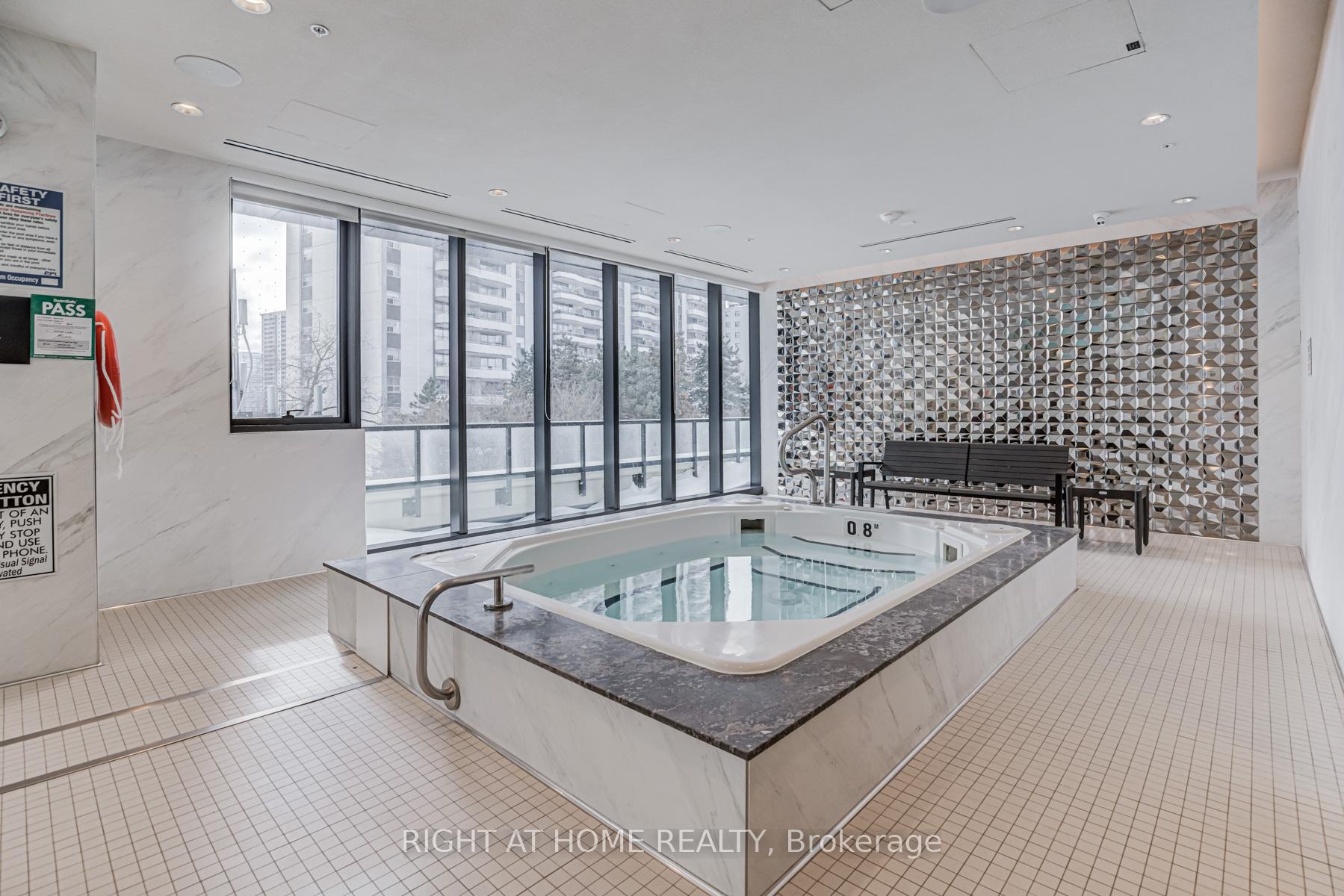 2 Bedrooms Condo at 575 Bloor,  Toronto For sale
