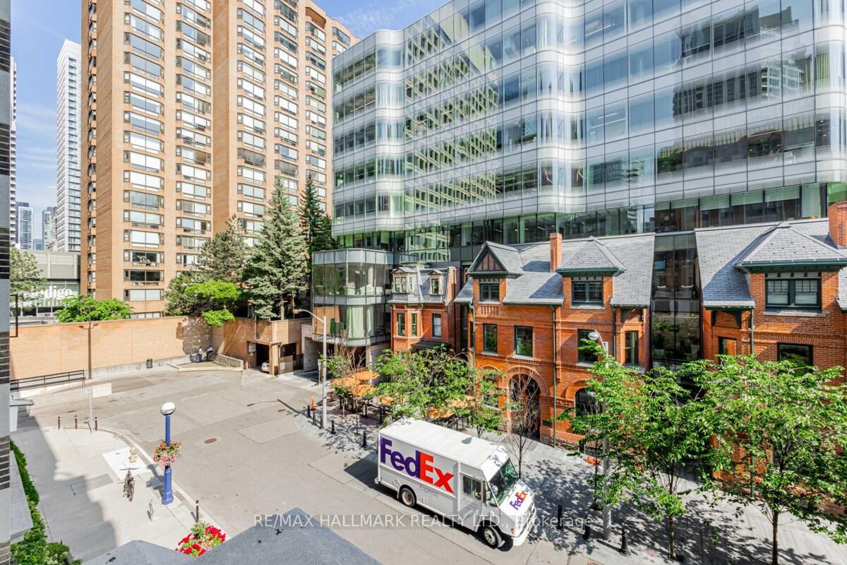 2 Bedrooms Condo at 8 Sultan, Toronto For sale