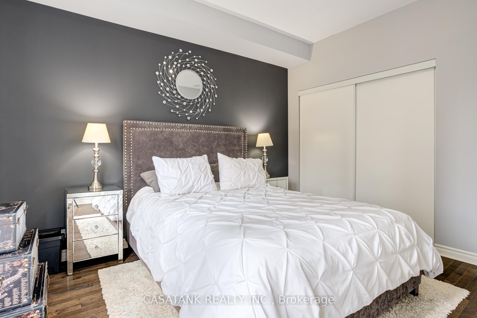 3 Bedrooms Condo at 385 Prince Of Wales, Mississauga For sale