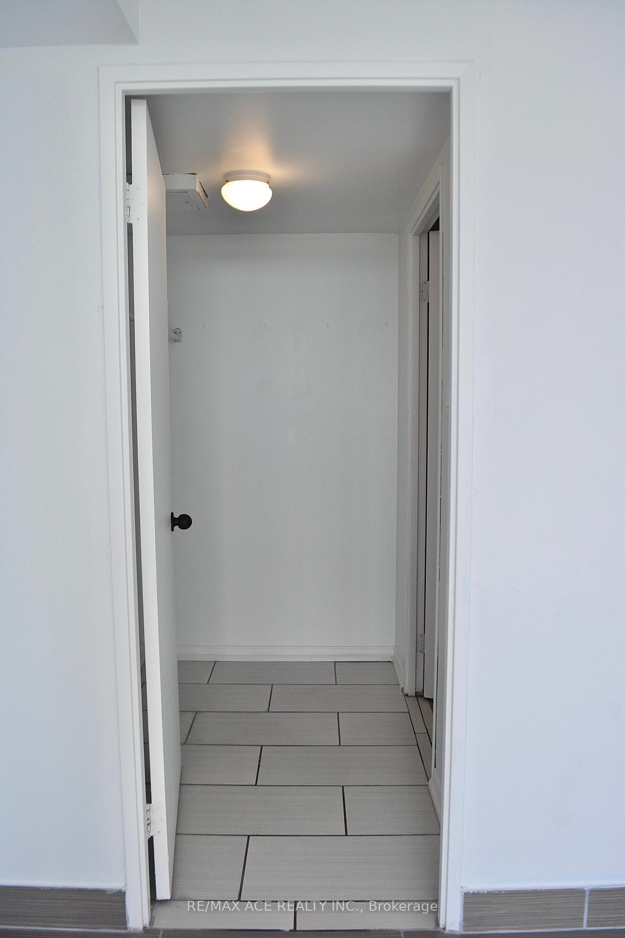 3 Bedrooms Condo at 330 Mccowan, Toronto For sale