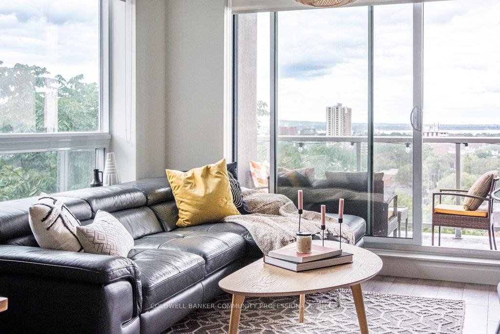 2 Bedrooms Condo at 467 Charlton, Hamilton For sale
