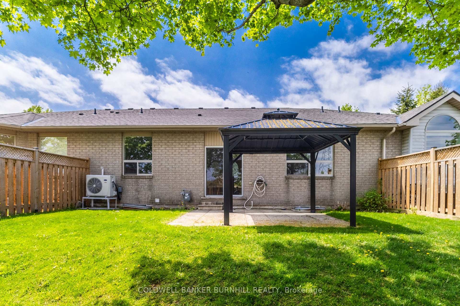 2 Bedrooms Condo at 56 Northern Breeze, Hamilton For sale