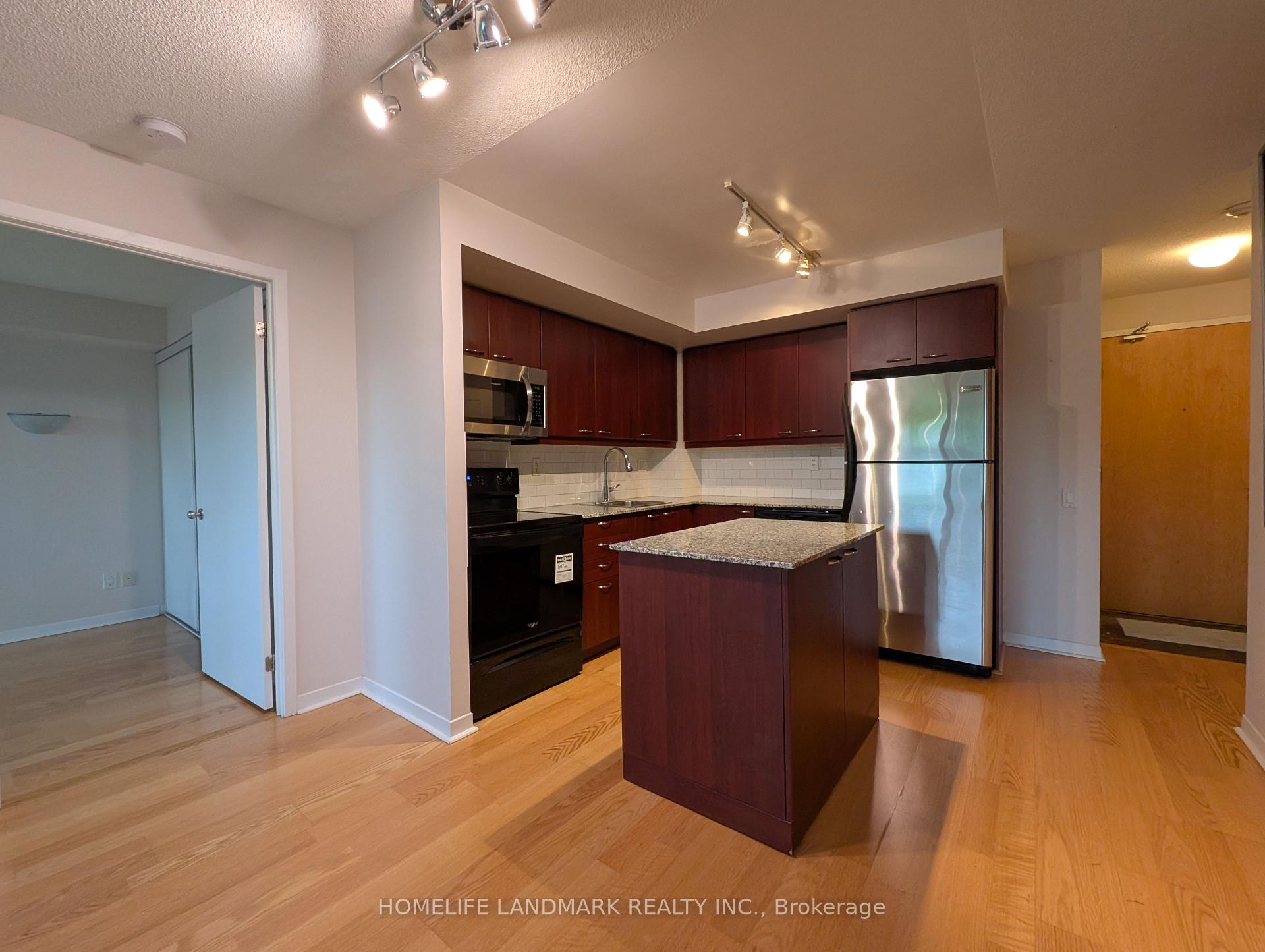 2 Bedrooms Condo at 1050 The Queensway, Toronto For sale