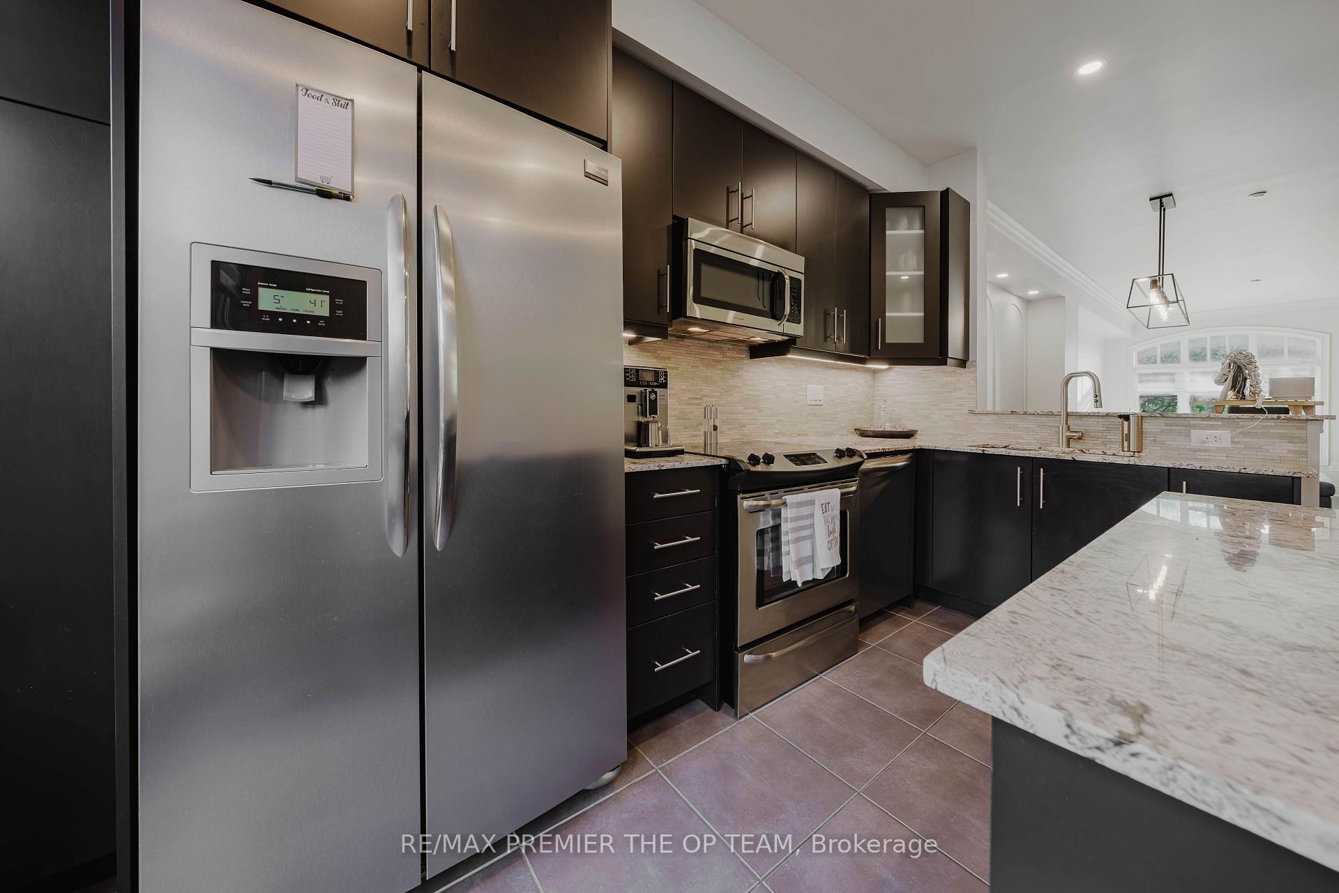 3 Bedrooms Condo at 8347 Kipling, Vaughan For sale