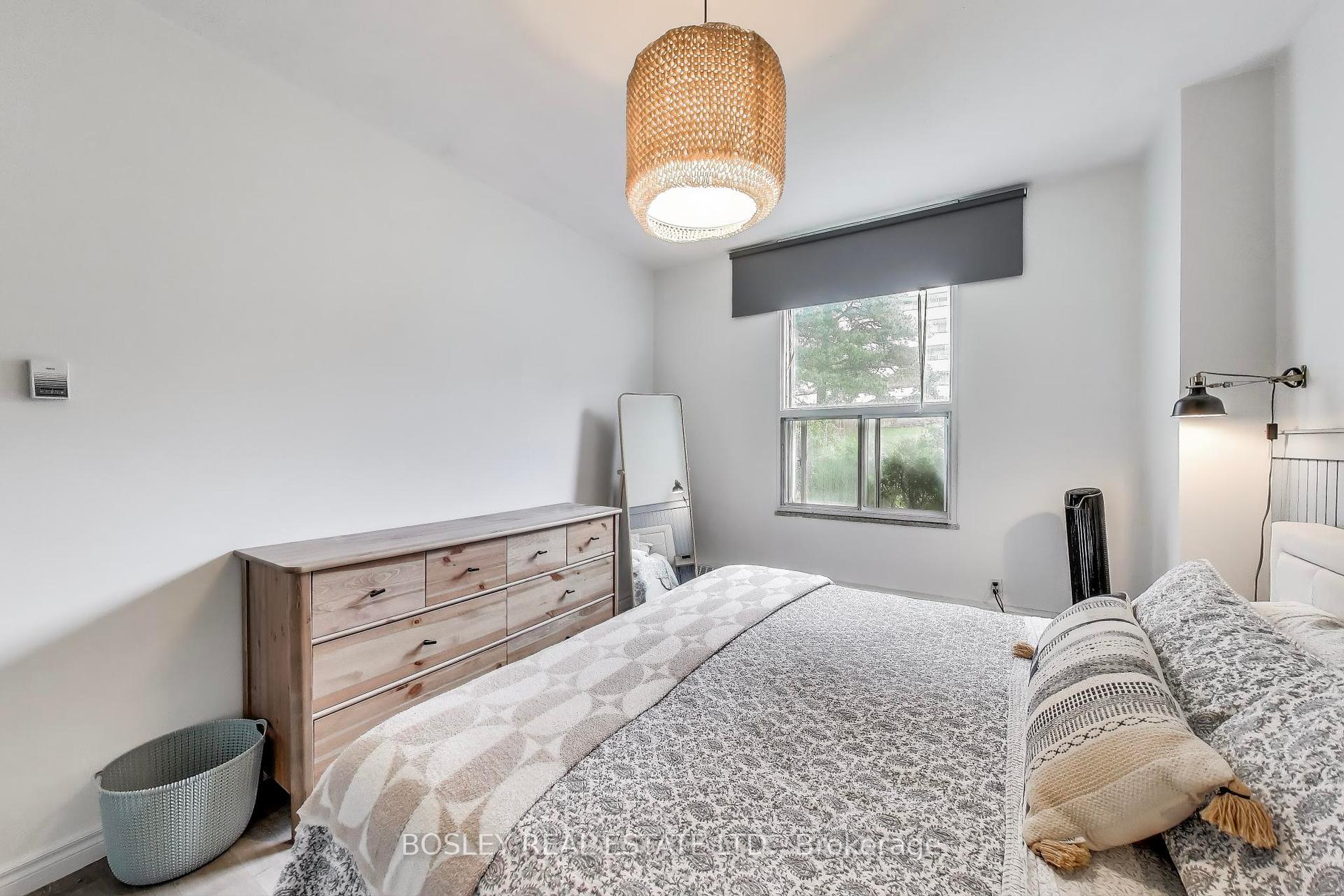 2 Bedrooms Condo at 10 Parkway Forest, Toronto For sale