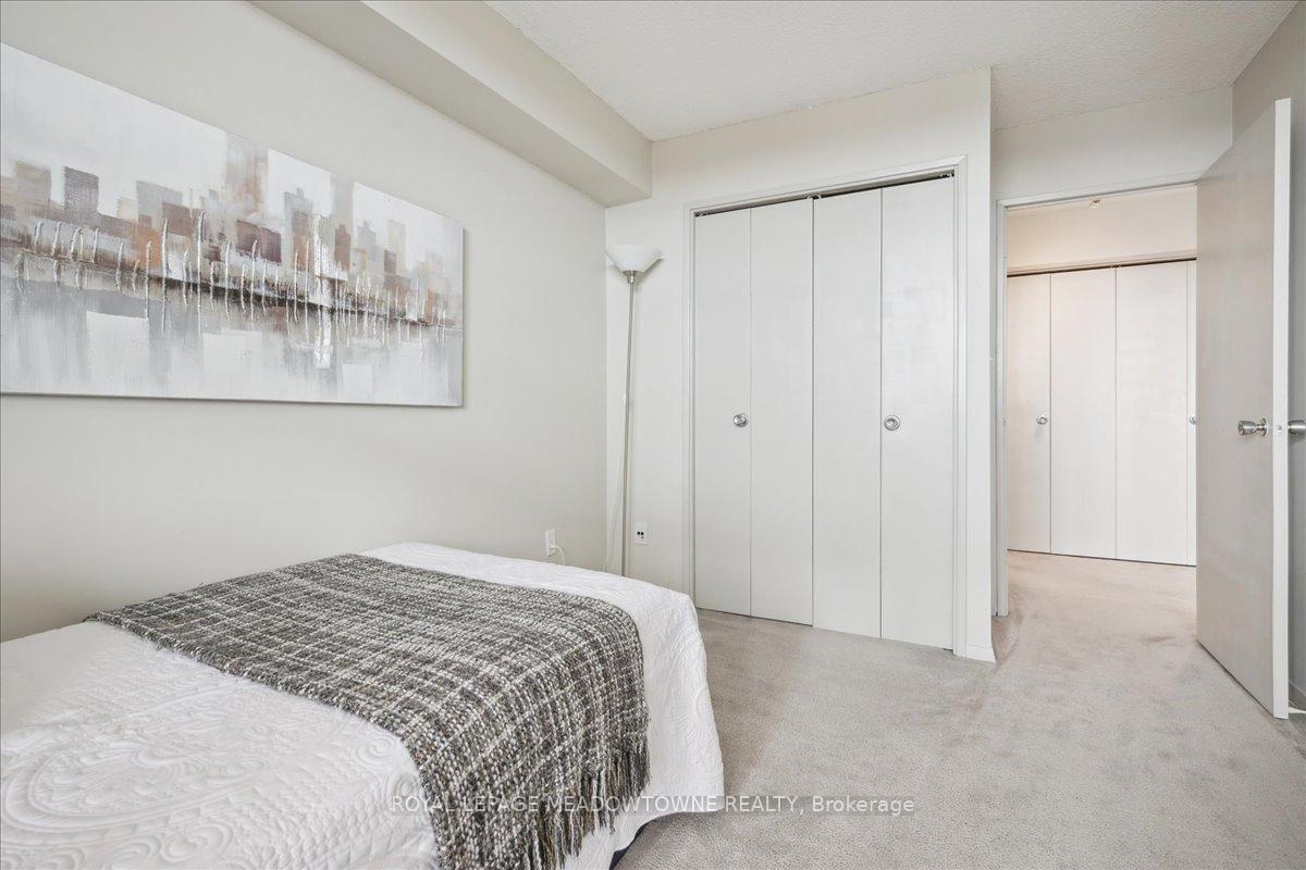 2 Bedrooms Condo at 2665 Windwood, Mississauga For sale