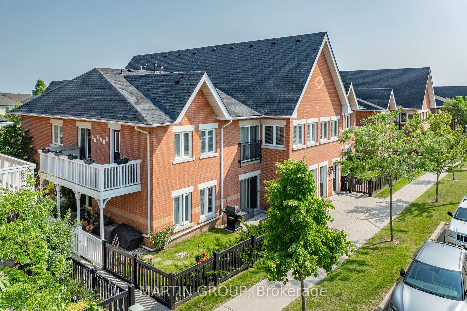 2 Bedrooms Condo at 1701 Lampman, Burlington For sale