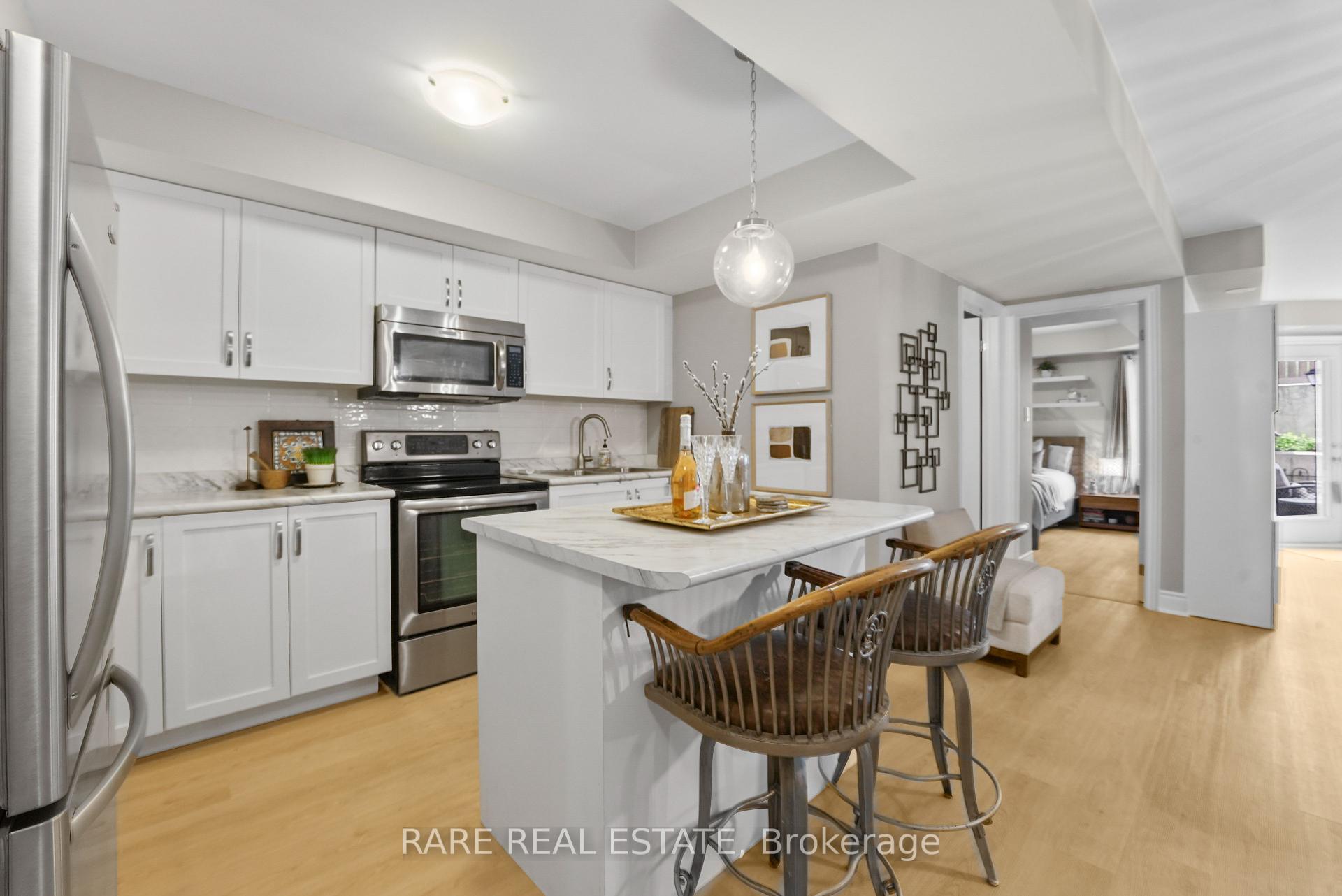 2 Bedrooms Condo at 2420 Baronwood, Oakville For sale