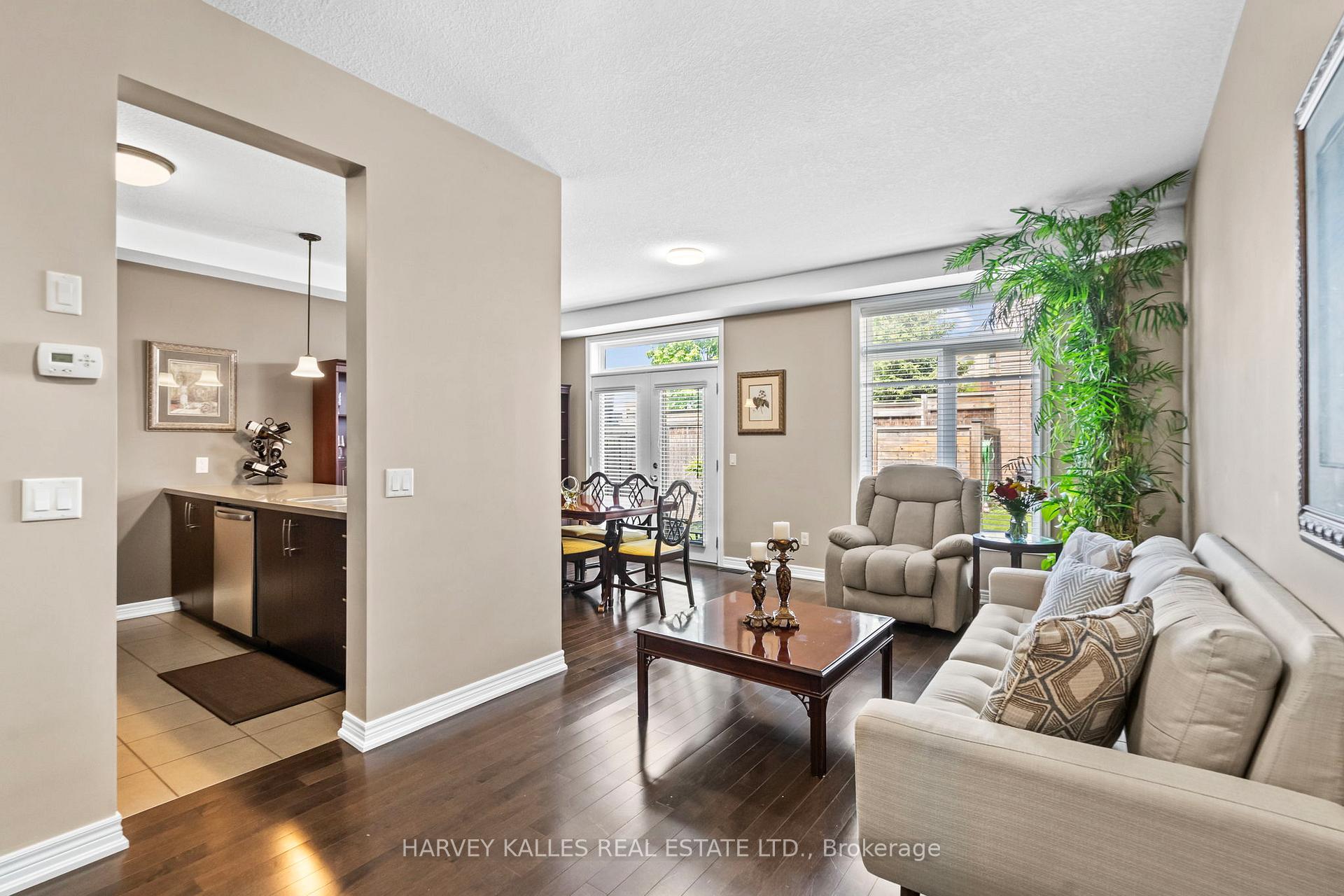 3 Bedrooms Condo at 3003 Glover, Burlington For sale