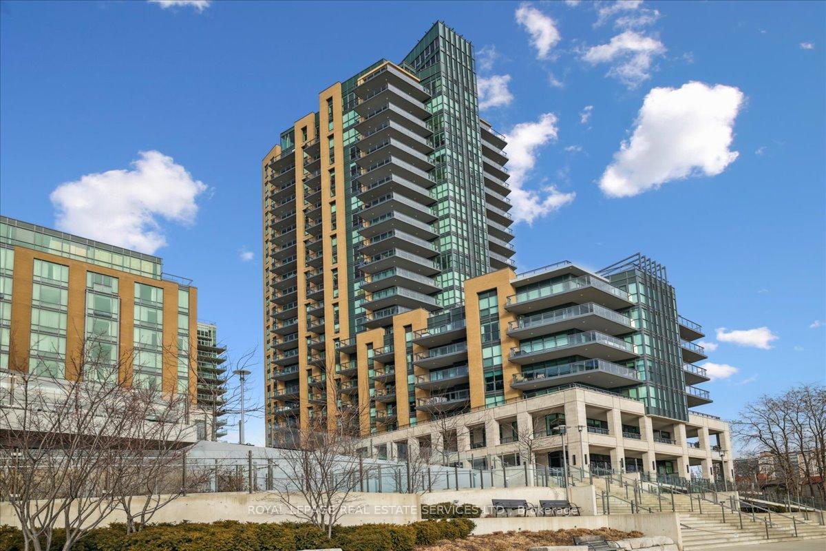 3 Bedrooms Condo at 2060 Lakeshore, Burlington For sale