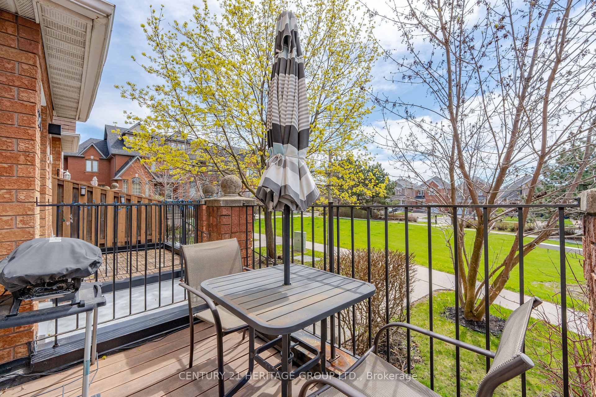 3 Bedrooms Condo at 124 Rory,  Toronto For sale