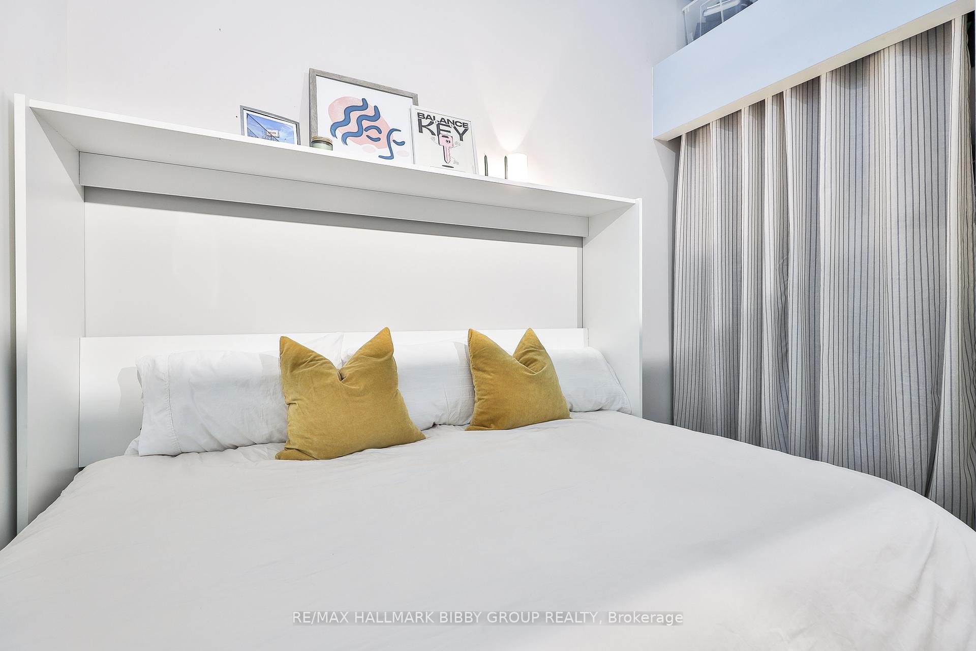 2 Bedrooms Condo at 2 Fieldway, Toronto For sale