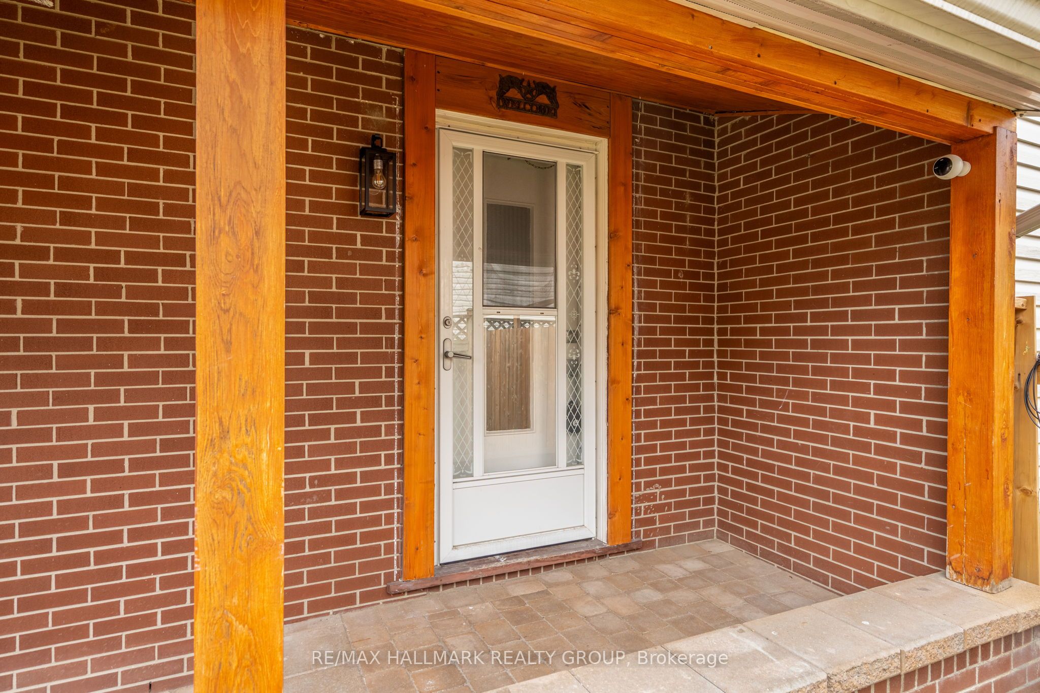 85 Village Green, Kanata, ON K2L 1J8