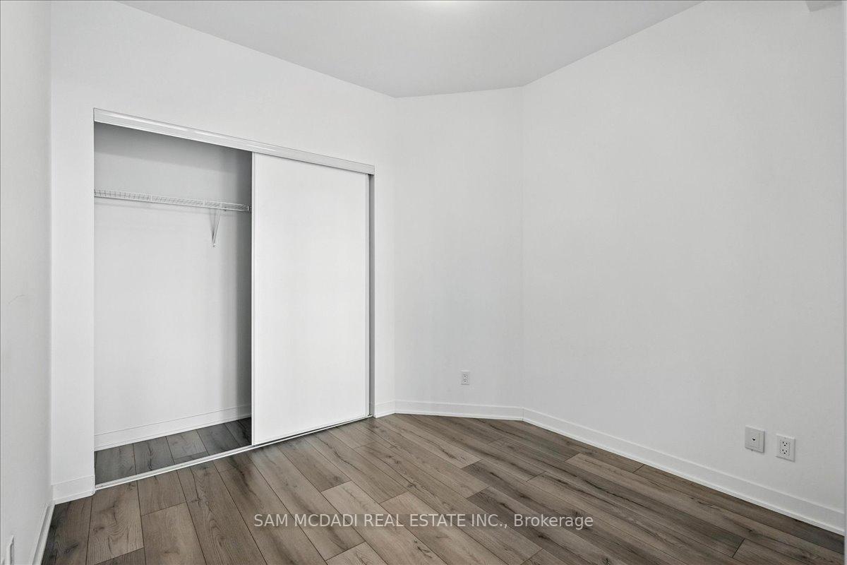 2 Bedrooms Condo at 405 Dundas, Oakville For sale