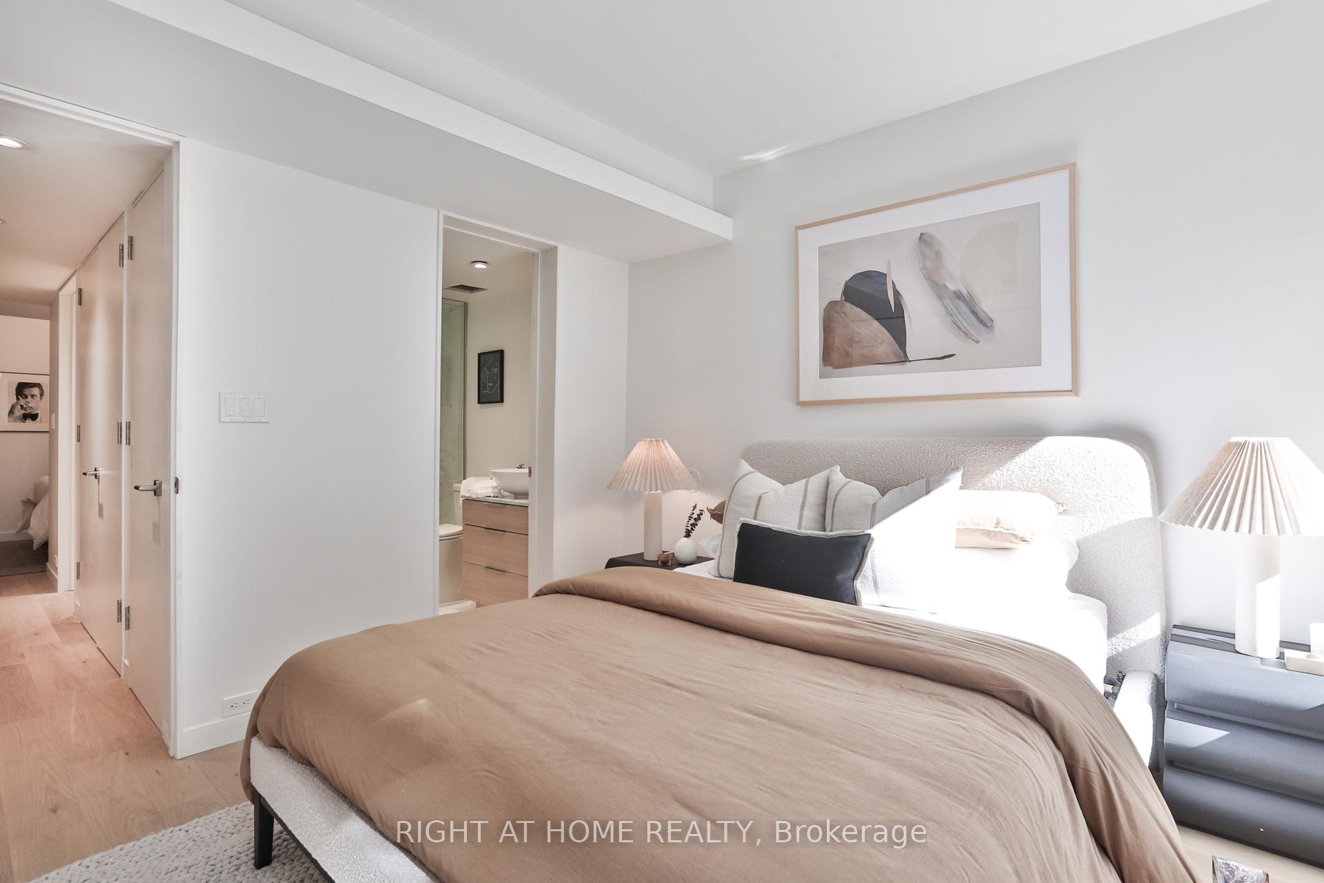 2 Bedrooms Condo at 225 Brunswick, Toronto For sale