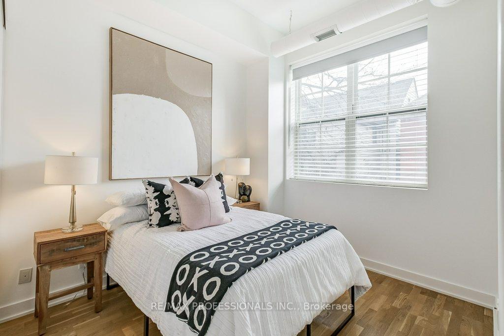 2 Bedrooms Condo at 152 Annette,  Toronto For sale