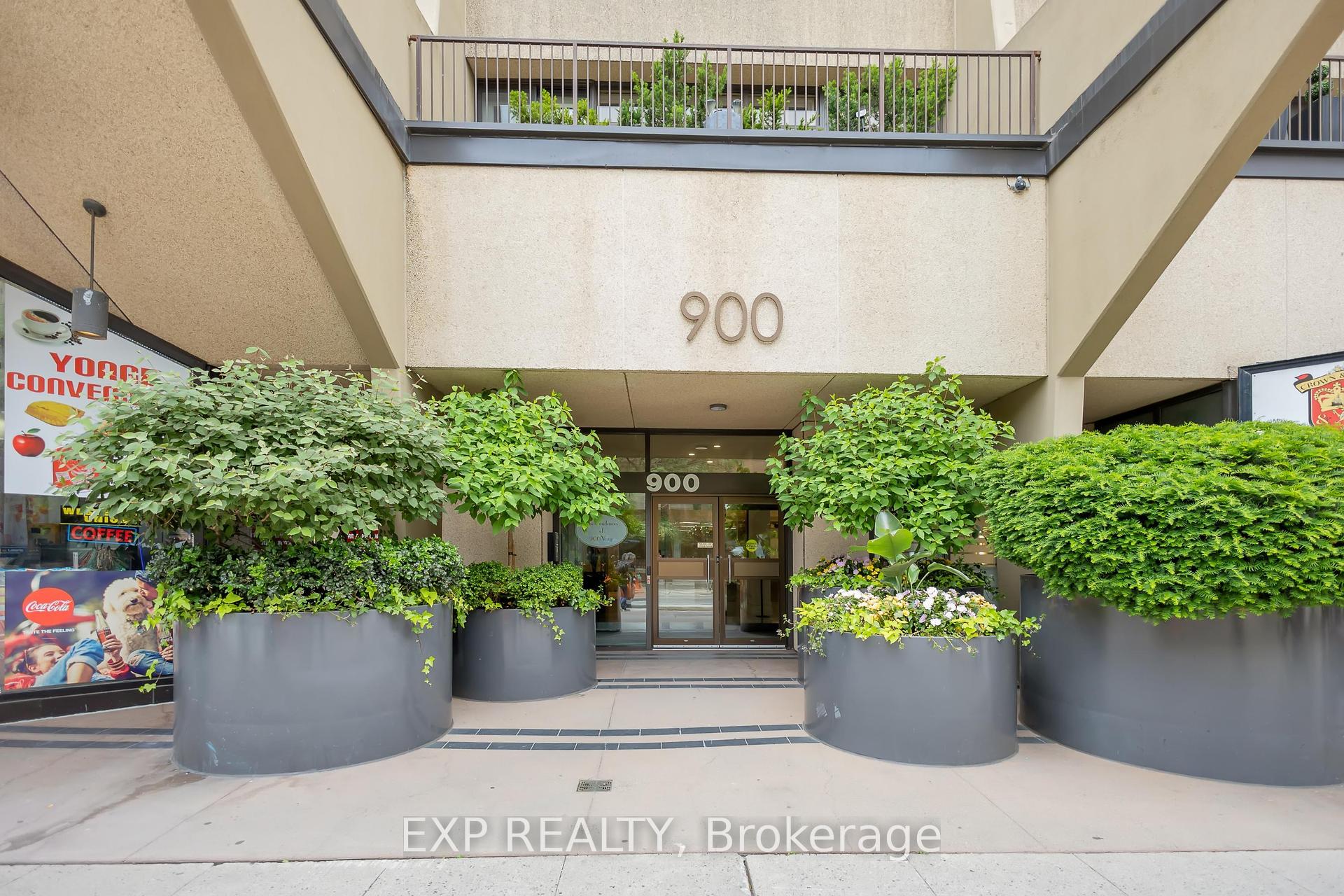 2 Bedrooms Condo at 900 Yonge, Toronto For sale