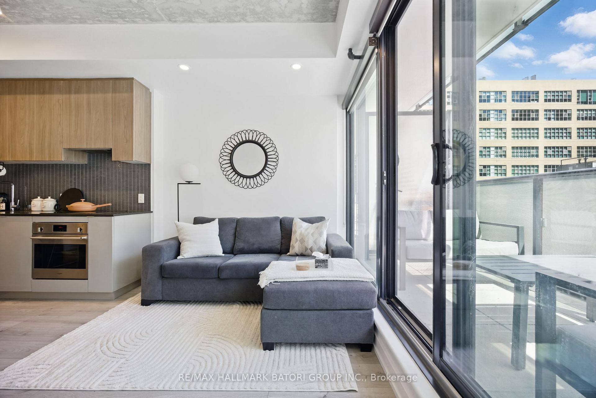 2 Bedrooms Condo at 161 Roehampton,  Toronto For sale