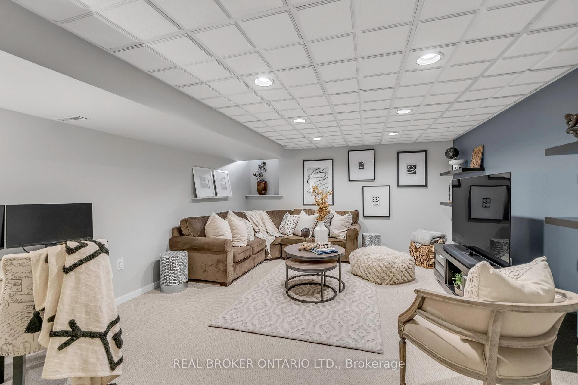 2 Bedrooms Condo at 2015 Cleaver, Burlington For sale