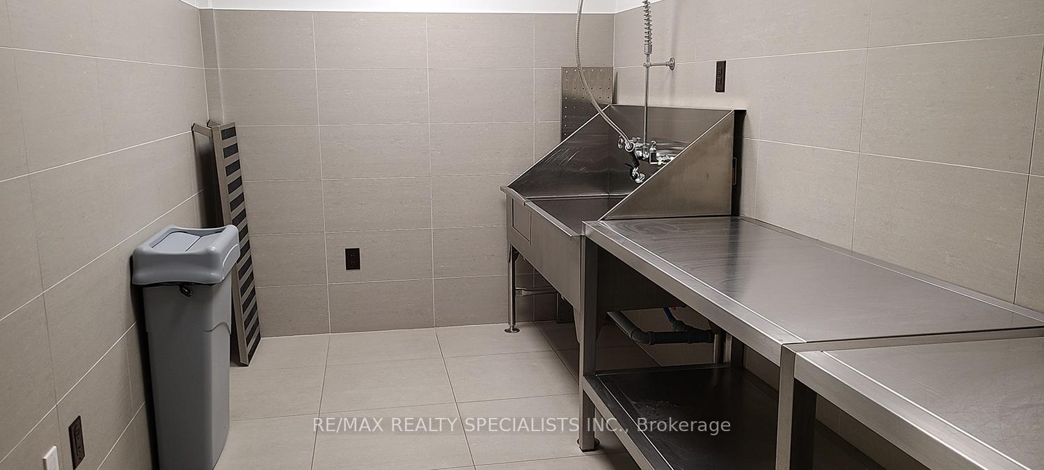2 Bedrooms Condo at 75 Queens Wharf, Toronto For sale