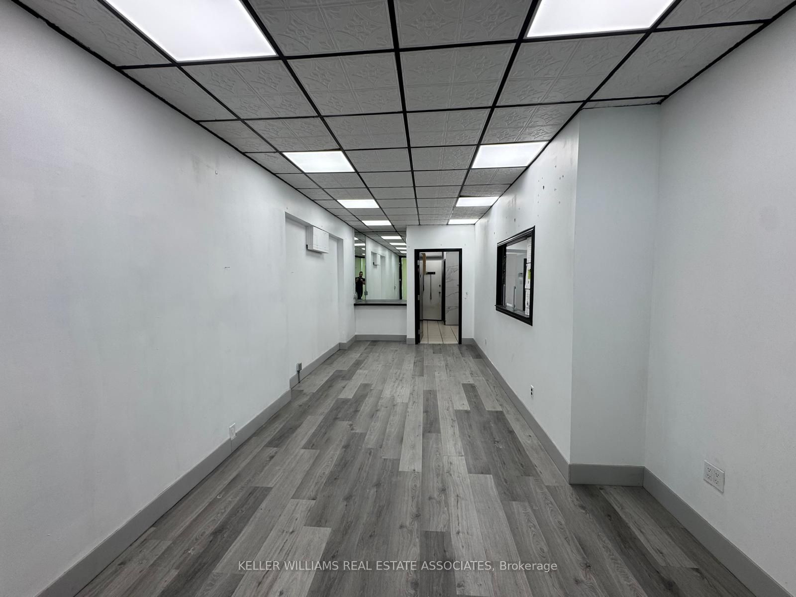 300 Lakeshore Road W