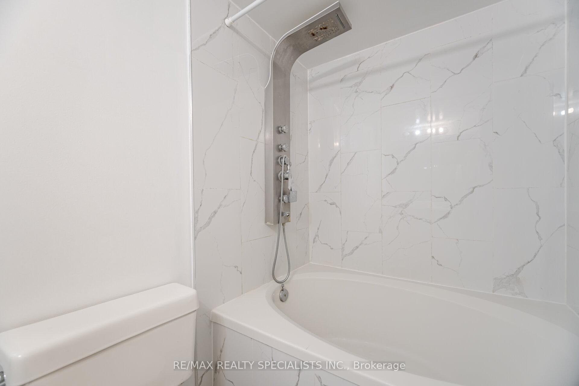 3 Bedrooms Co-op at 350 Webb, Mississauga For sale