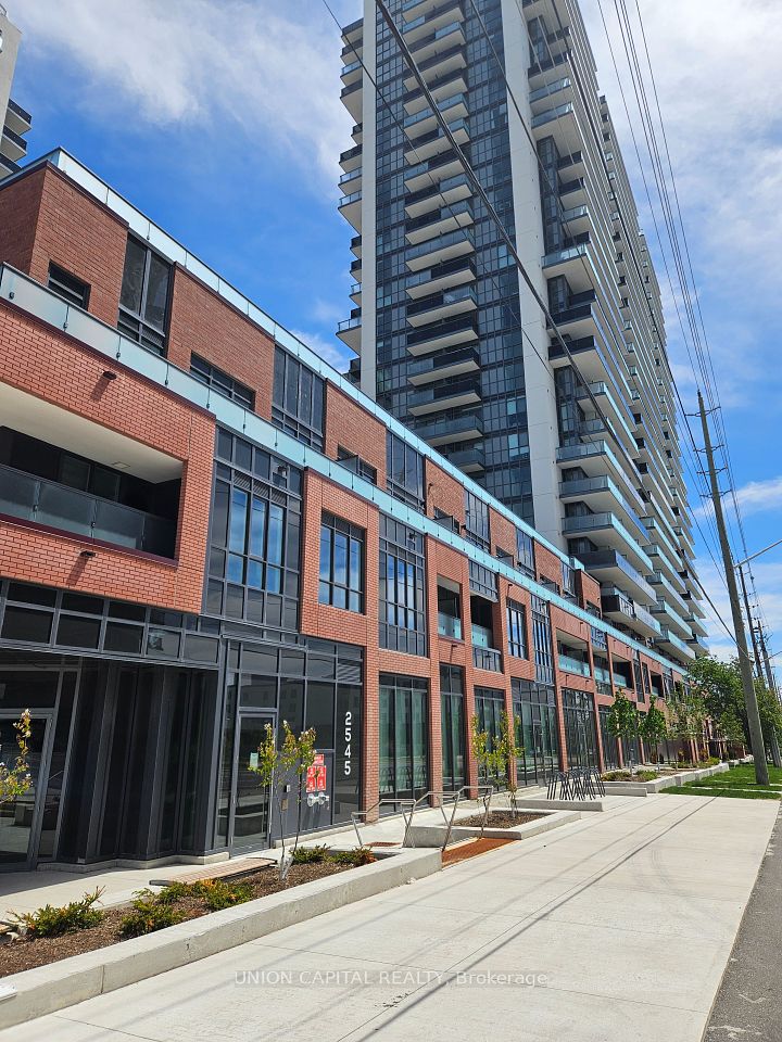 2425 Simcoe