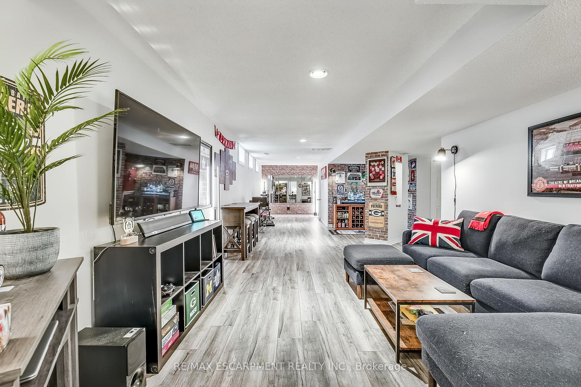 2 Bedrooms Condo at 4045 UPPER MIDDLE, Burlington For sale