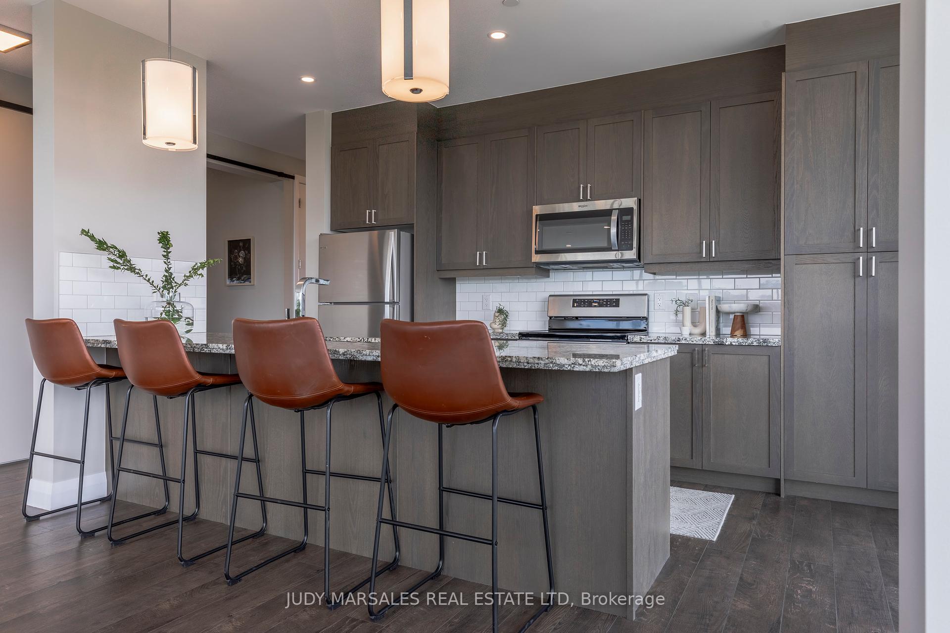 2 Bedrooms Condo at 101 Locke,  Hamilton For sale